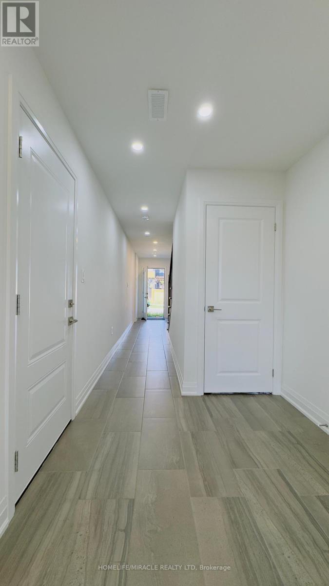 9 Briar Court, Halton Hills, Ontario  L7G 0P5 - Photo 11 - W12425734