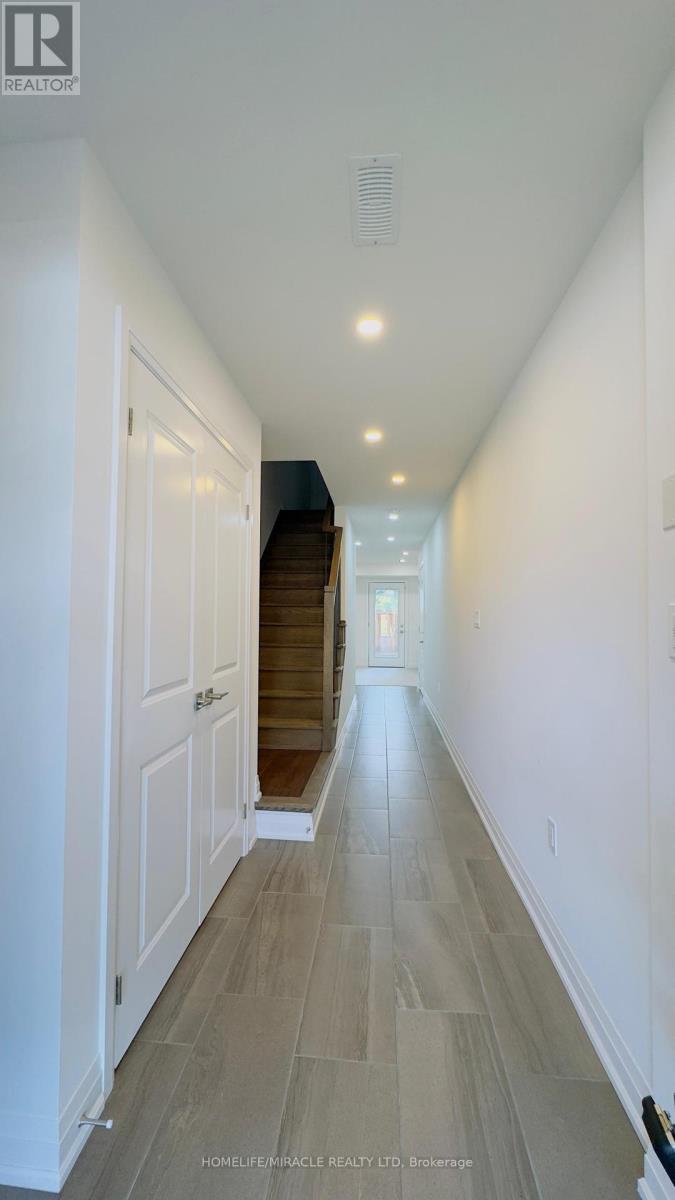 9 Briar Court, Halton Hills, Ontario  L7G 0P5 - Photo 3 - W12425734