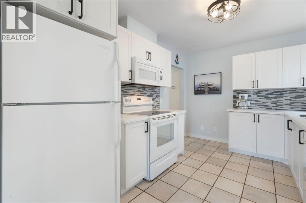 7611 25 Street Se, Calgary, Alberta  T2C 1A4 - Photo 12 - A2260670