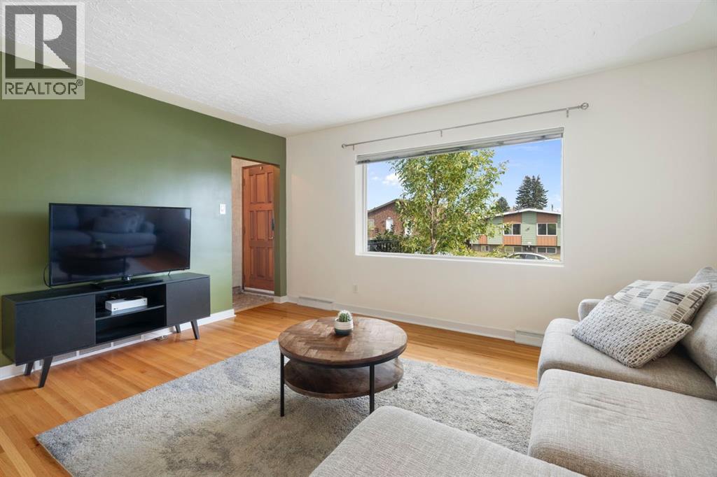 7611 25 Street Se, Calgary, Alberta  T2C 1A4 - Photo 6 - A2260670