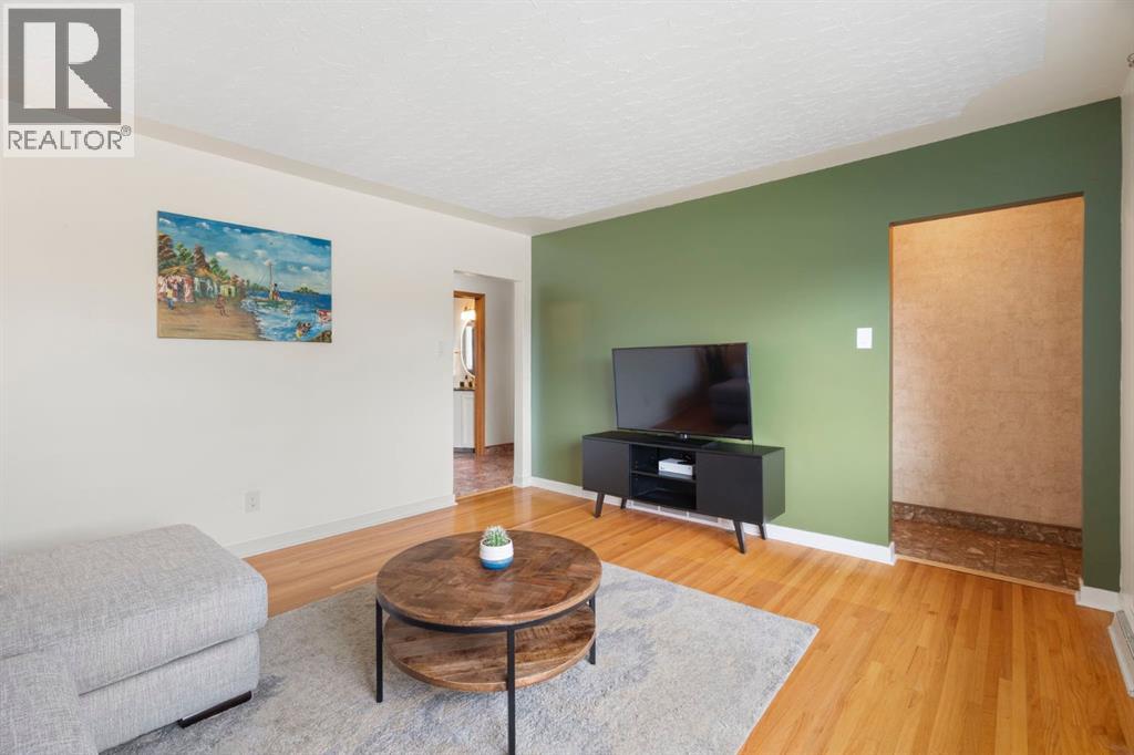 7611 25 Street Se, Calgary, Alberta  T2C 1A4 - Photo 5 - A2260670