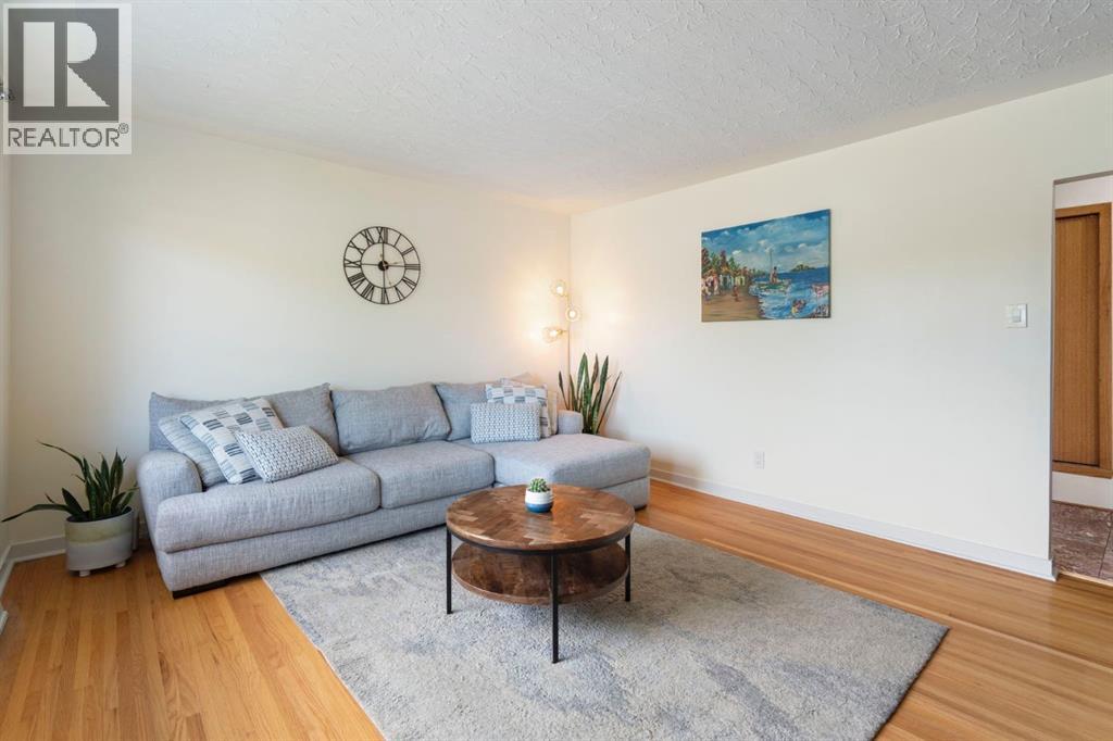 7611 25 Street Se, Calgary, Alberta  T2C 1A4 - Photo 4 - A2260670