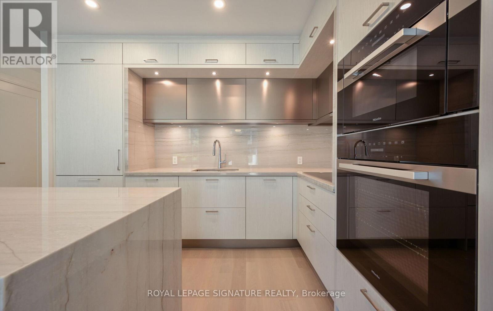105 - 10 In On The Park Drive, Toronto, Ontario  M3C 0P9 - Photo 12 - C12441489