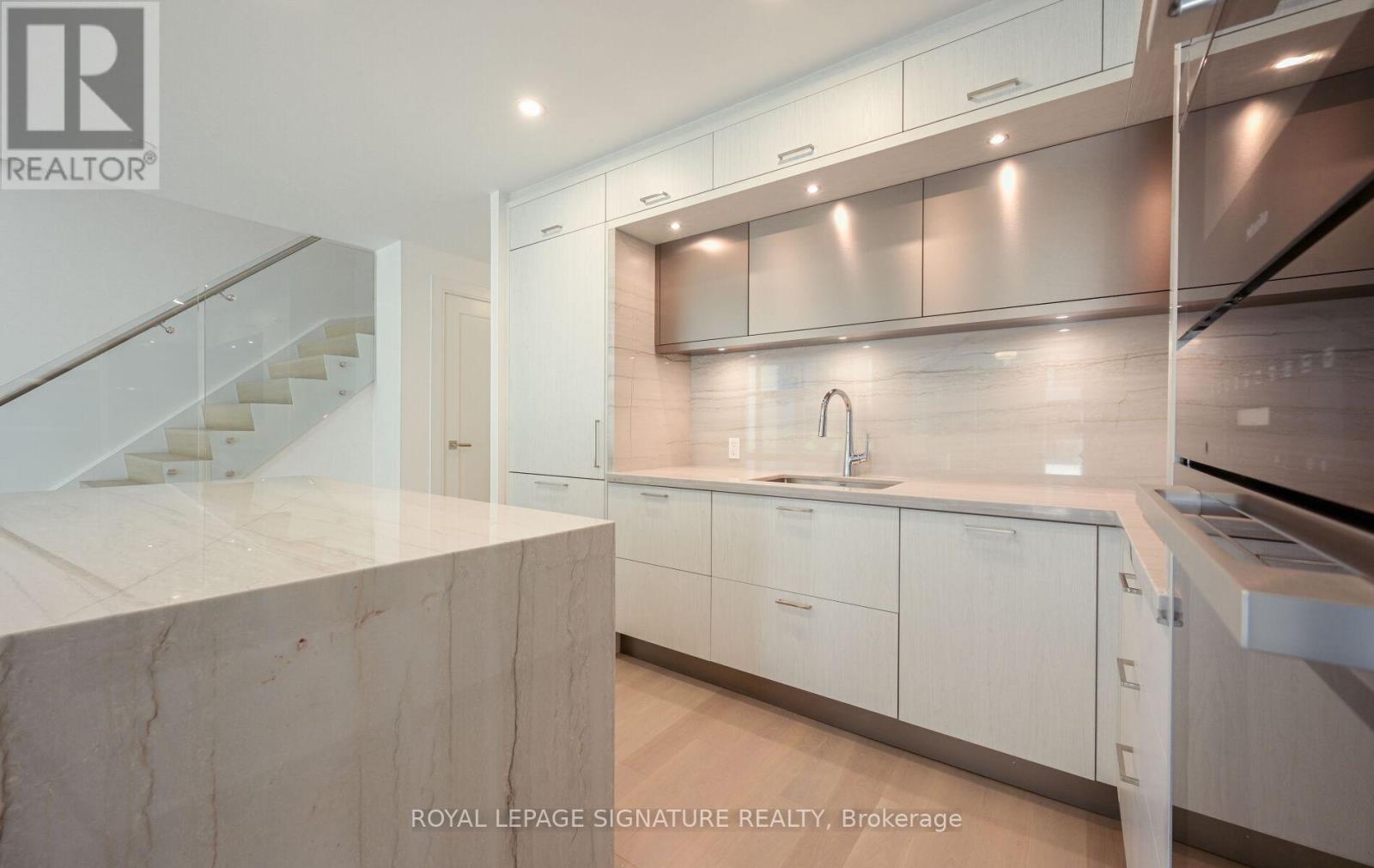 105 - 10 In On The Park Drive, Toronto, Ontario  M3C 0P9 - Photo 13 - C12441489