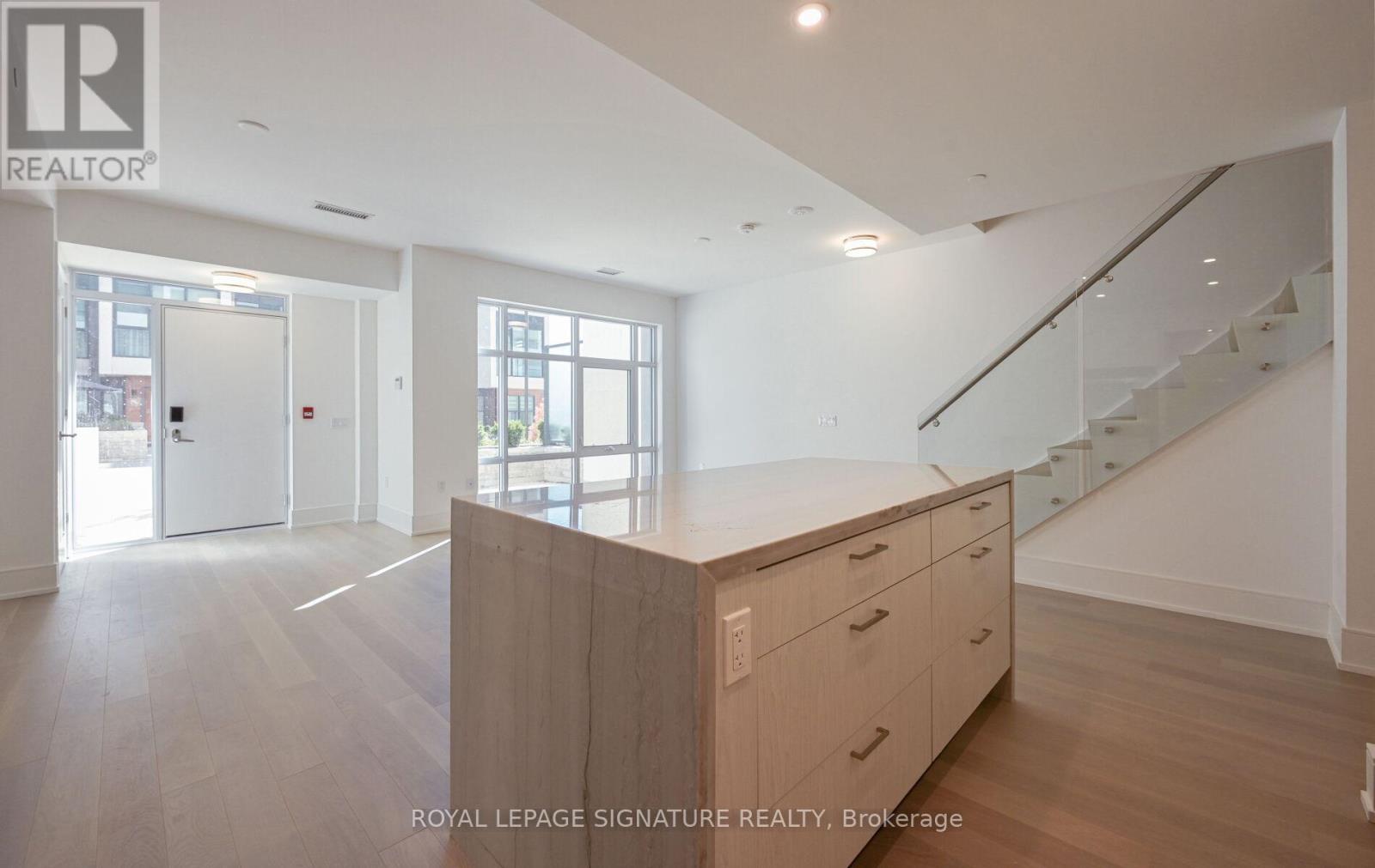 105 - 10 In On The Park Drive, Toronto, Ontario  M3C 0P9 - Photo 14 - C12441489