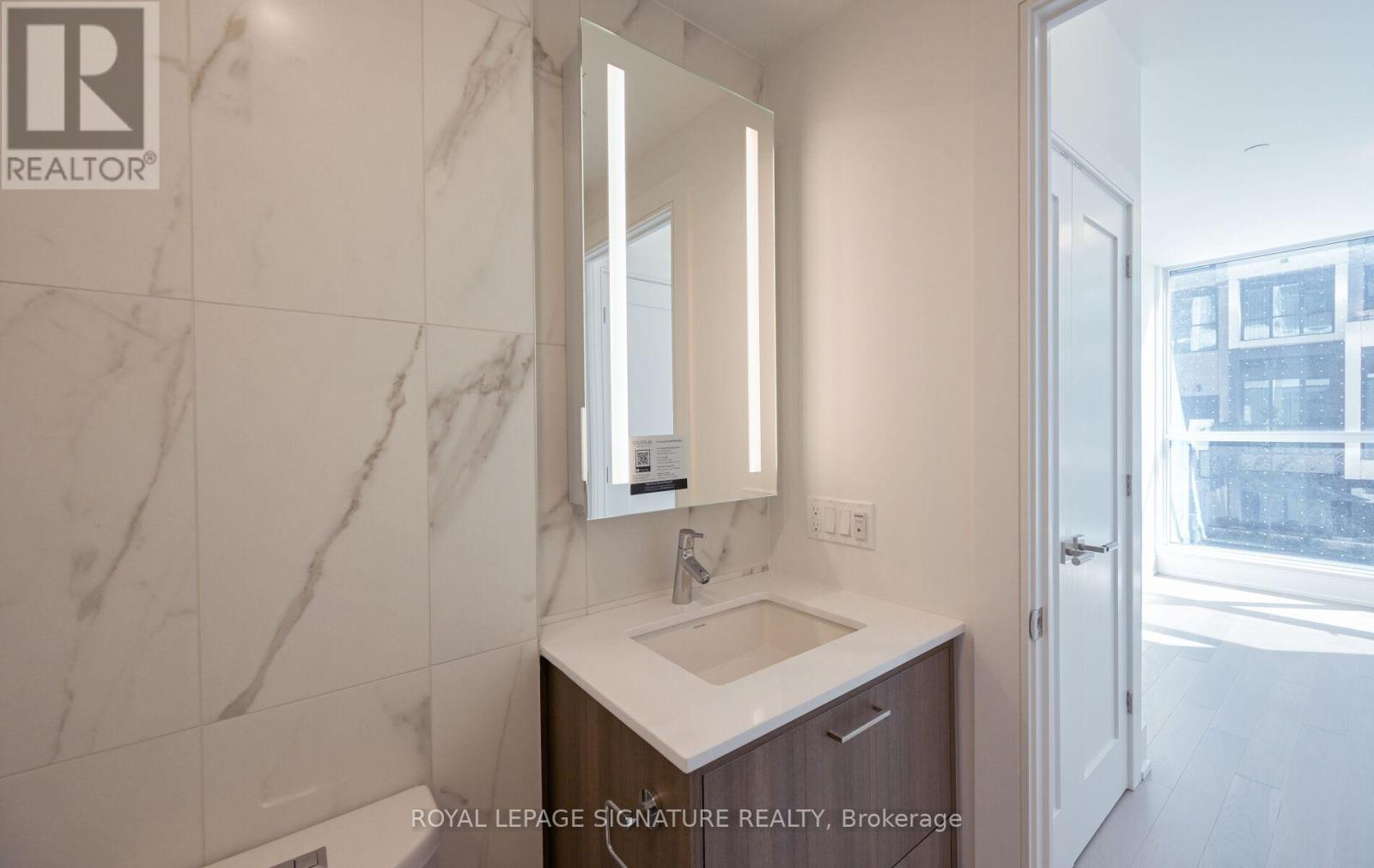 105 - 10 In On The Park Drive, Toronto, Ontario  M3C 0P9 - Photo 27 - C12441489