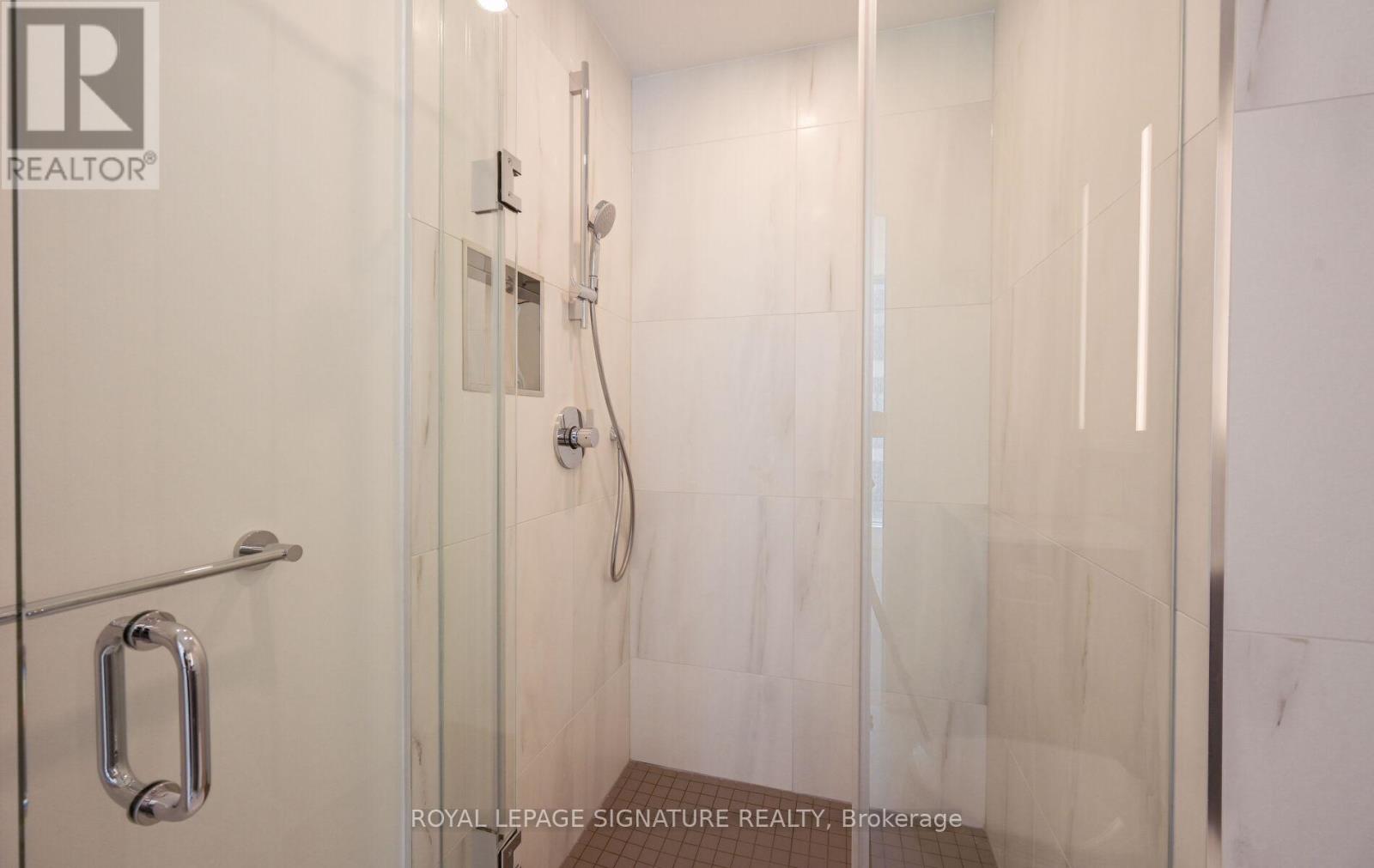 105 - 10 In On The Park Drive, Toronto, Ontario  M3C 0P9 - Photo 31 - C12441489