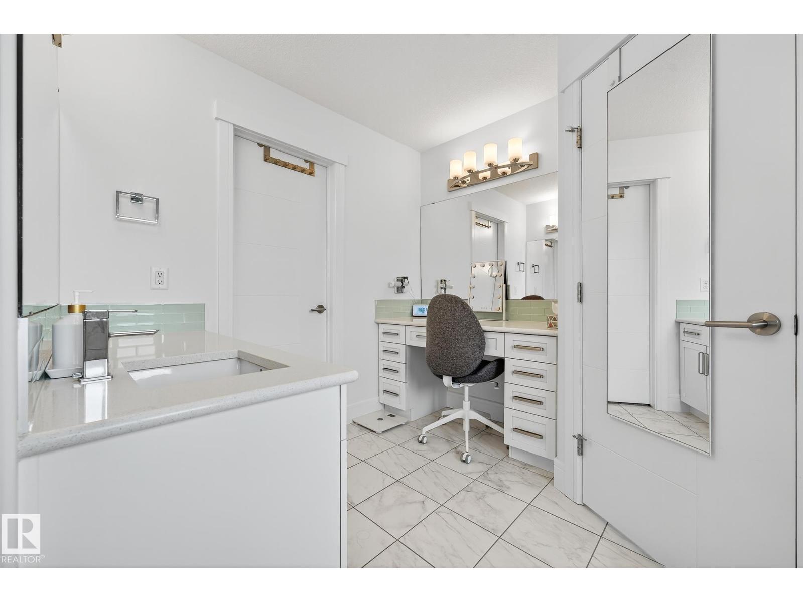 5203 Admiral Walter Hose St Nw, Edmonton, Alberta  T5E 6T5 - Photo 40 - E4460531