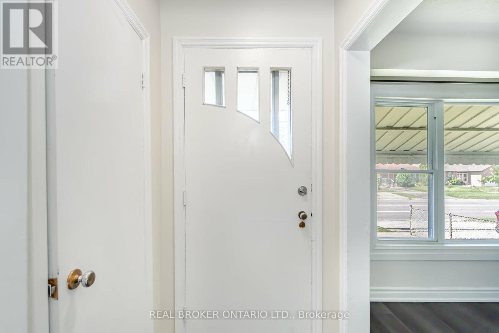 Main - 227 Stevenson Road N, Oshawa, Ontario  L1J 5M8 - Photo 4 - E12441487