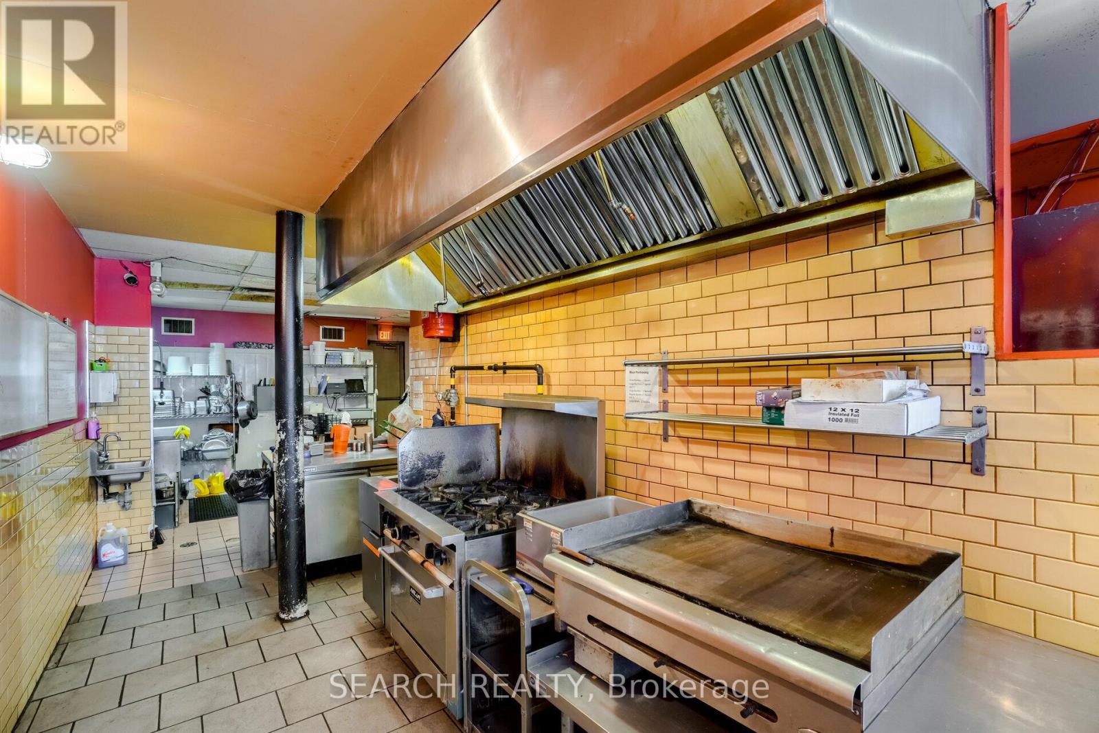 1614 Queen Street E, Toronto (Woodbine Corridor), Ontario  M4L 1G3 - Photo 12 - E12441520