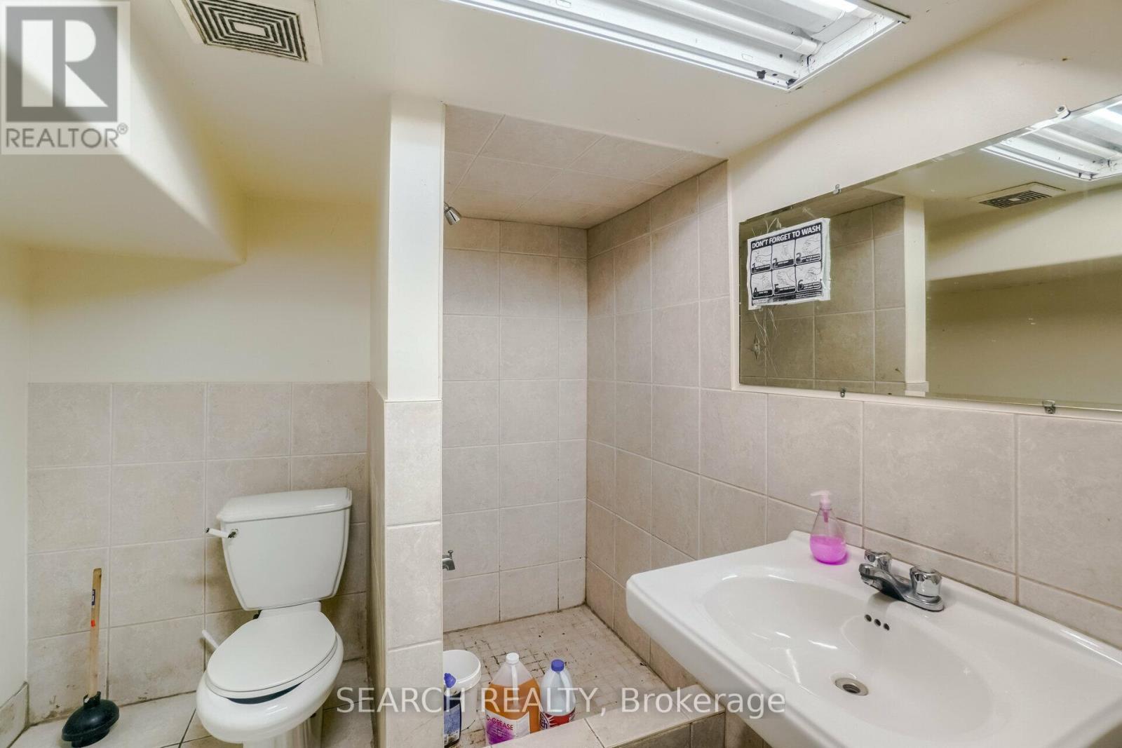 1614 Queen Street E, Toronto (Woodbine Corridor), Ontario  M4L 1G3 - Photo 17 - E12441520