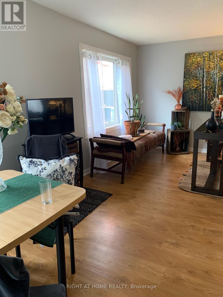 E - 1033 Cummings Avenue, Ottawa, Ontario  K1J 9K6 - Photo 11 - X12438912