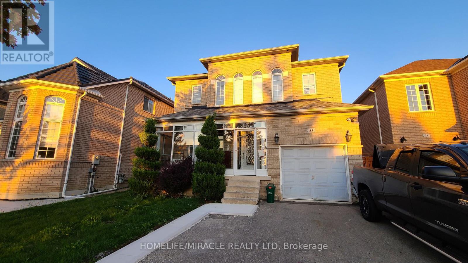 35 Vellore Woods Boulevard, Vaughan, Ontario  L4H 1Y6 - Photo 1 - N12441501