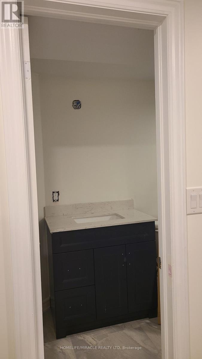 35 Vellore Woods Boulevard, Vaughan, Ontario  L4H 1Y6 - Photo 11 - N12441501