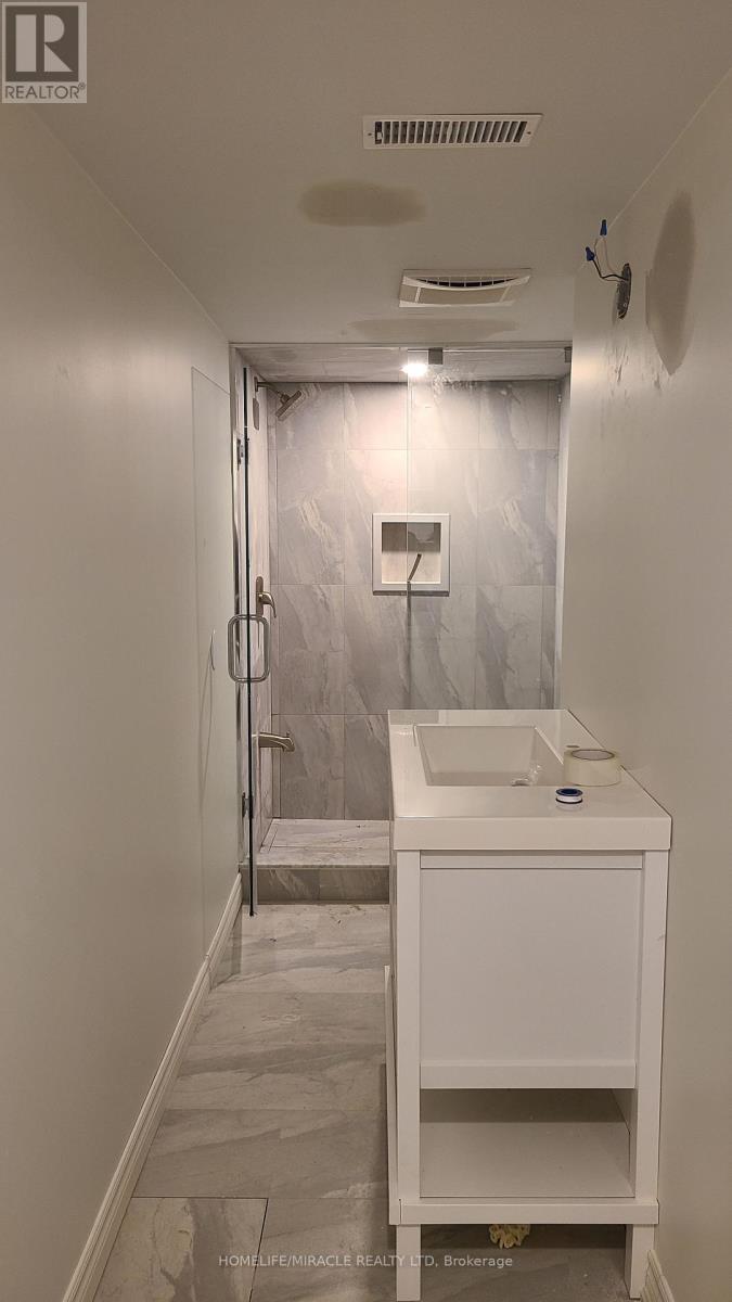 35 Vellore Woods Boulevard, Vaughan, Ontario  L4H 1Y6 - Photo 12 - N12441501