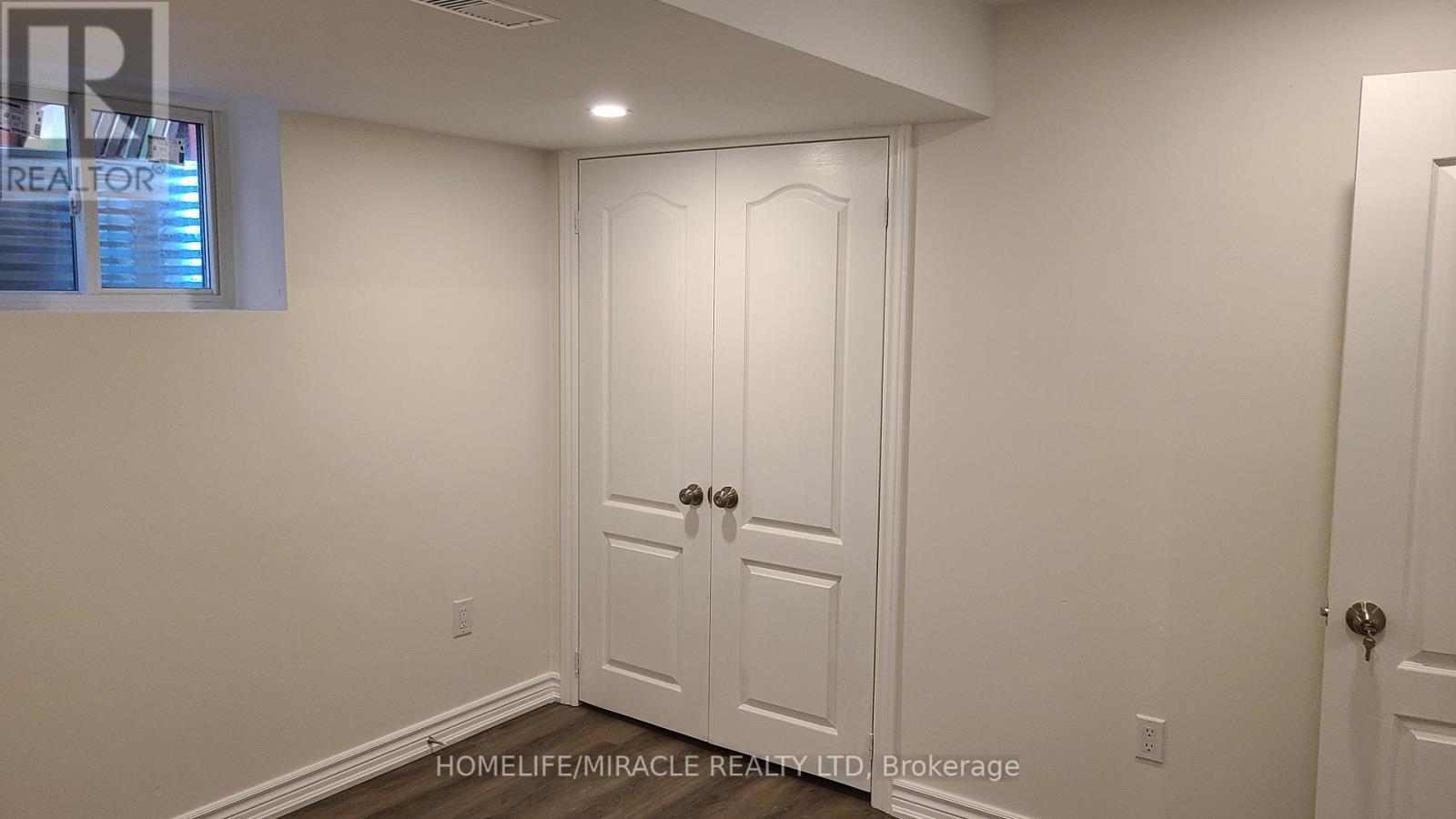 35 Vellore Woods Boulevard, Vaughan, Ontario  L4H 1Y6 - Photo 3 - N12441501