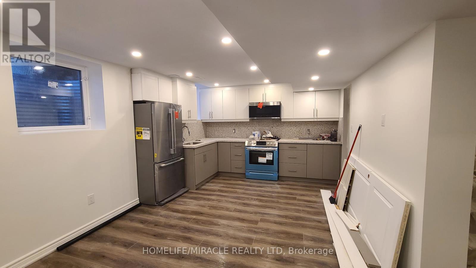 35 Vellore Woods Boulevard, Vaughan, Ontario  L4H 1Y6 - Photo 6 - N12441501