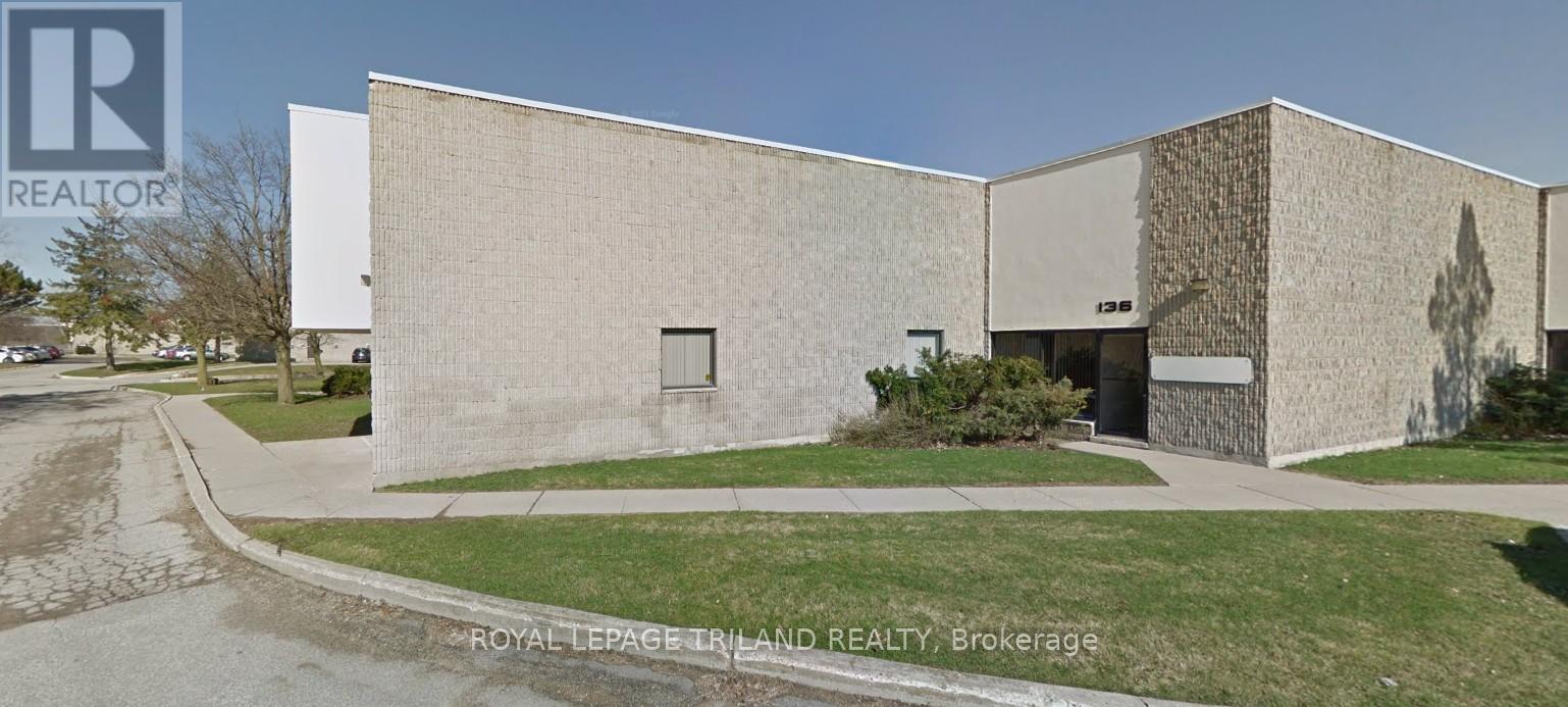 136 Newbold Court, London South, Ontario  N6E 1Z7 - Photo 1 - X12441528