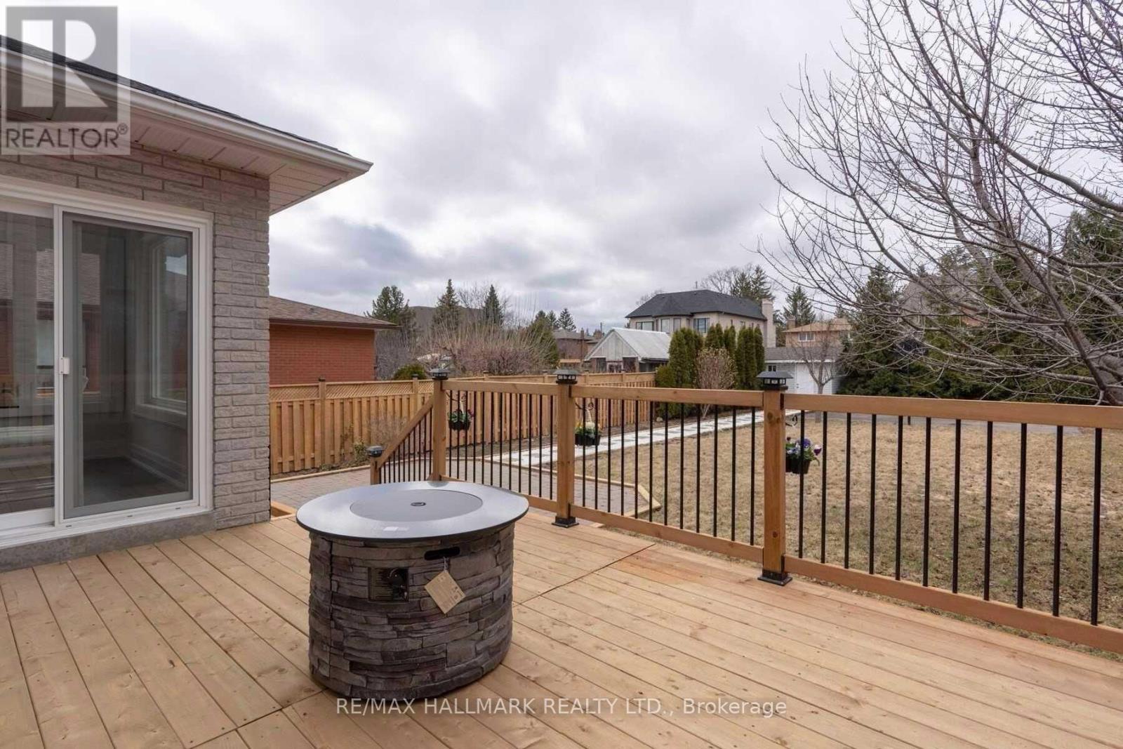 46 Yongehurst Road, Richmond Hill, Ontario  L4C 3T2 - Photo 8 - N12438720