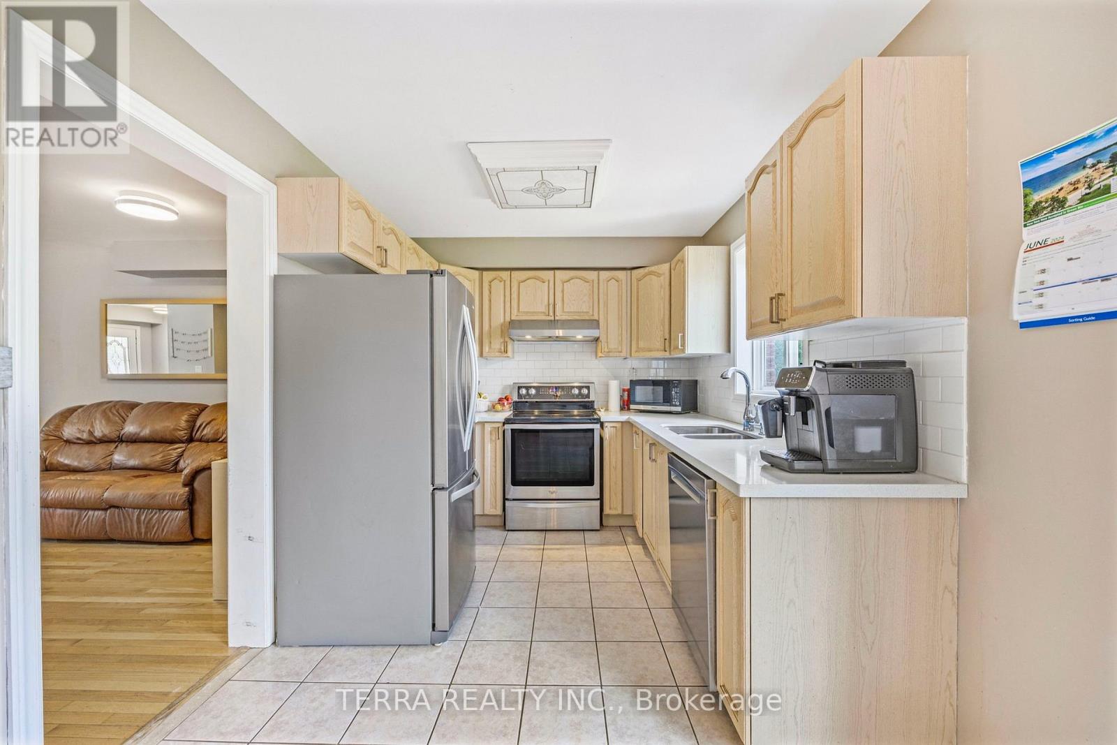 114 Thrushwood Drive, Barrie, Ontario  L4N 0Z1 - Photo 13 - S12441497