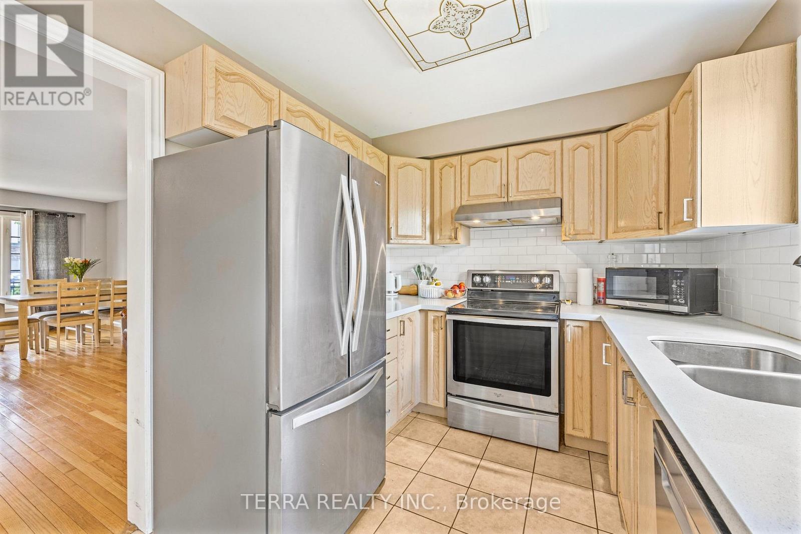 114 Thrushwood Drive, Barrie, Ontario  L4N 0Z1 - Photo 14 - S12441497