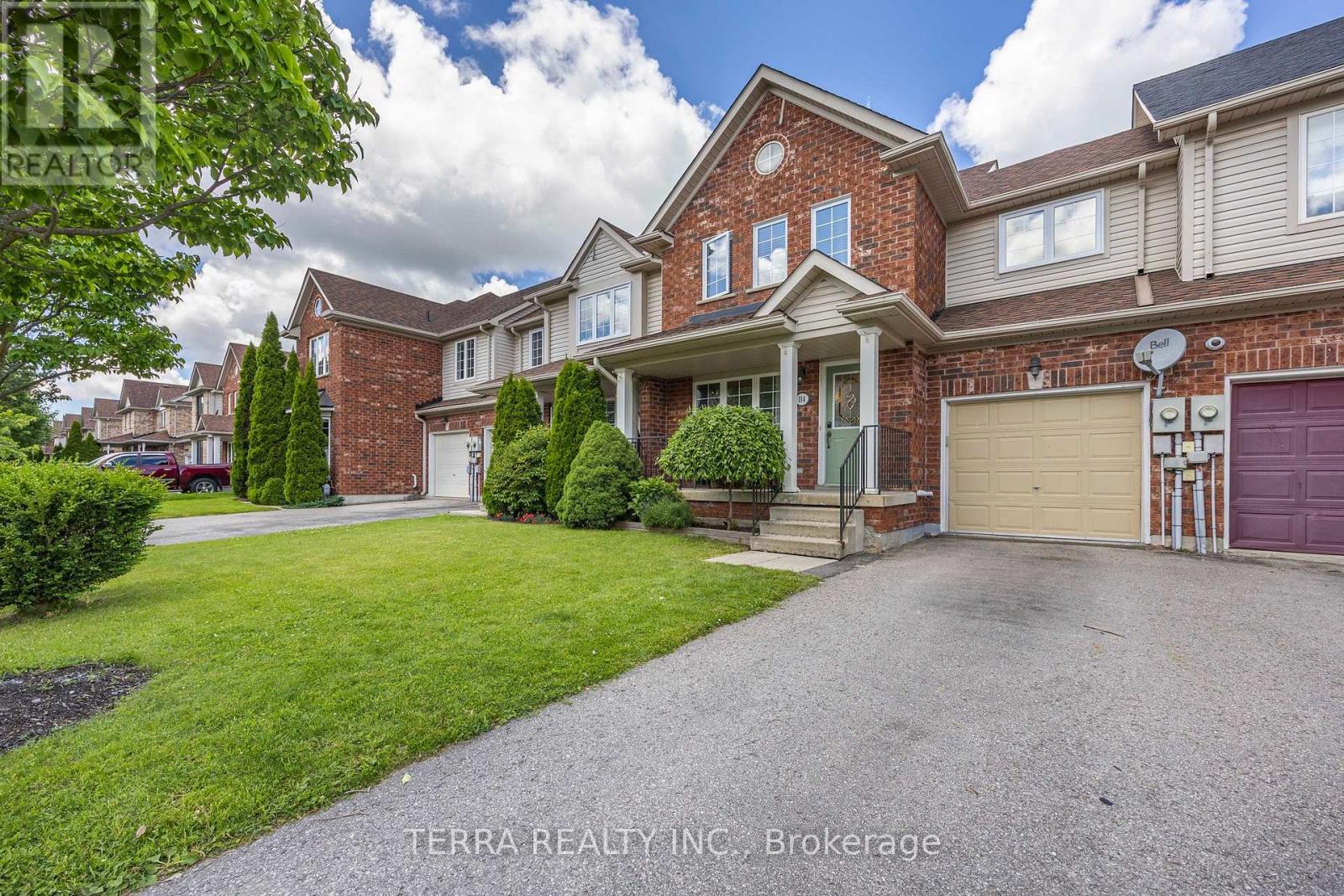 114 Thrushwood Drive, Barrie, Ontario  L4N 0Z1 - Photo 4 - S12441497