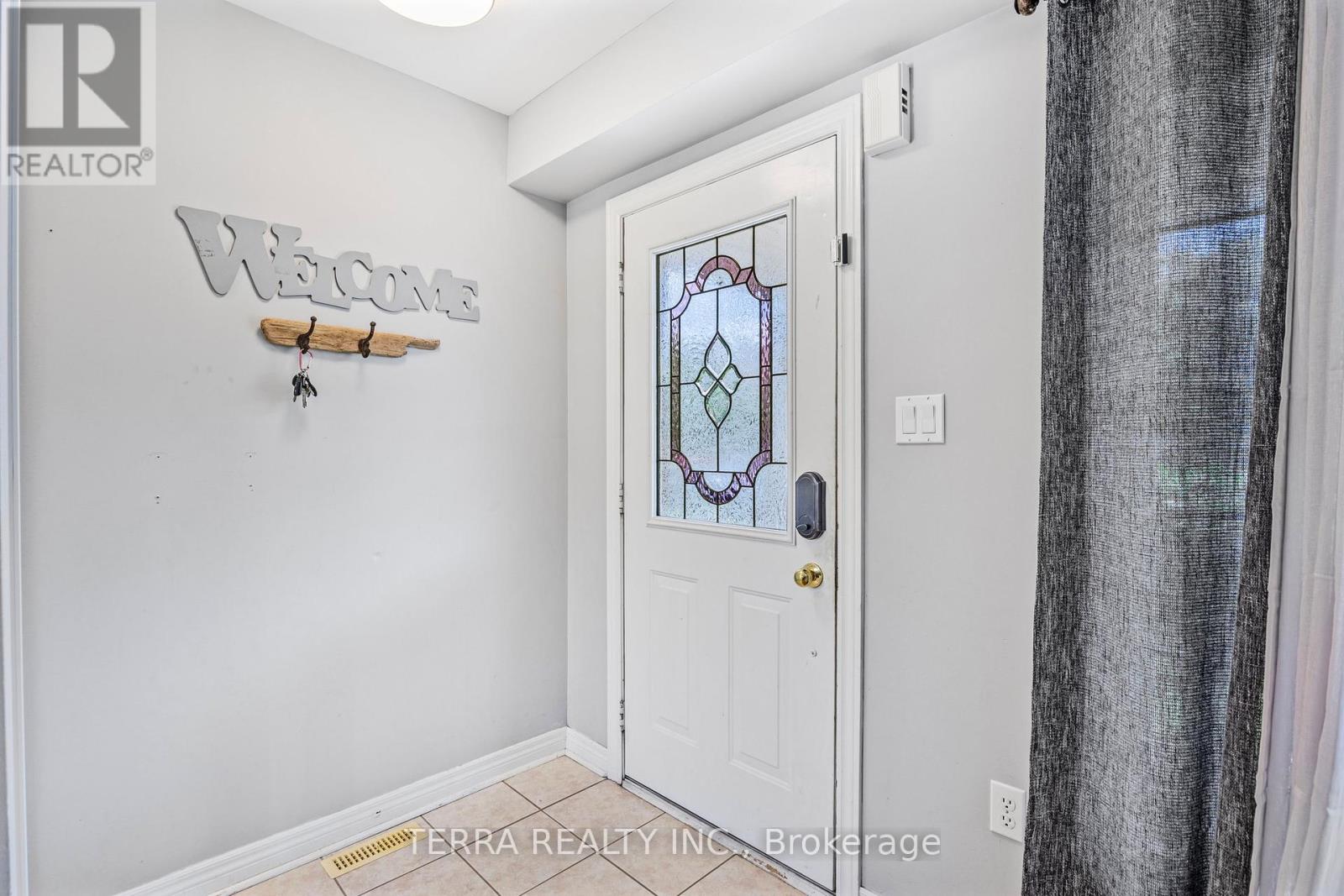 114 Thrushwood Drive, Barrie, Ontario  L4N 0Z1 - Photo 5 - S12441497