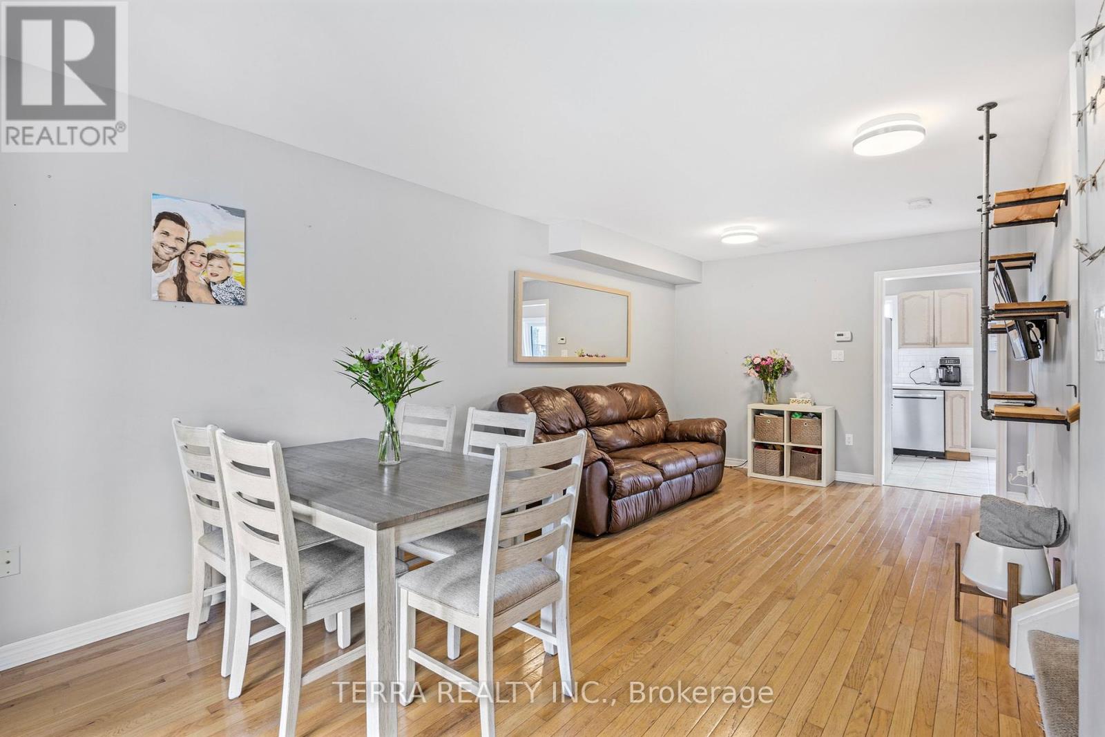 114 Thrushwood Drive, Barrie, Ontario  L4N 0Z1 - Photo 7 - S12441497