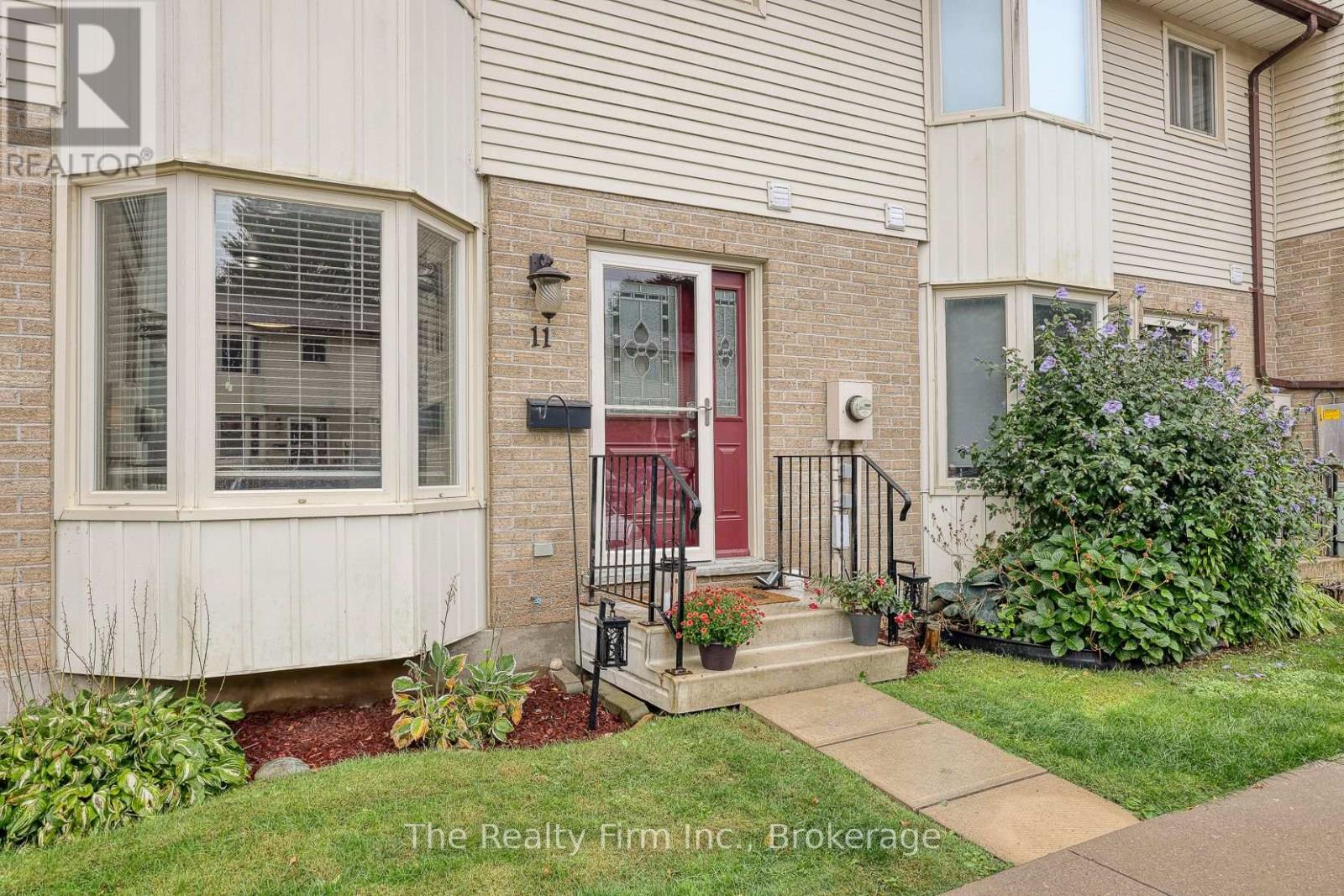 11 - 275 George Street, Ingersoll, Ontario  N5C 4A9 - Photo 1 - X12421608