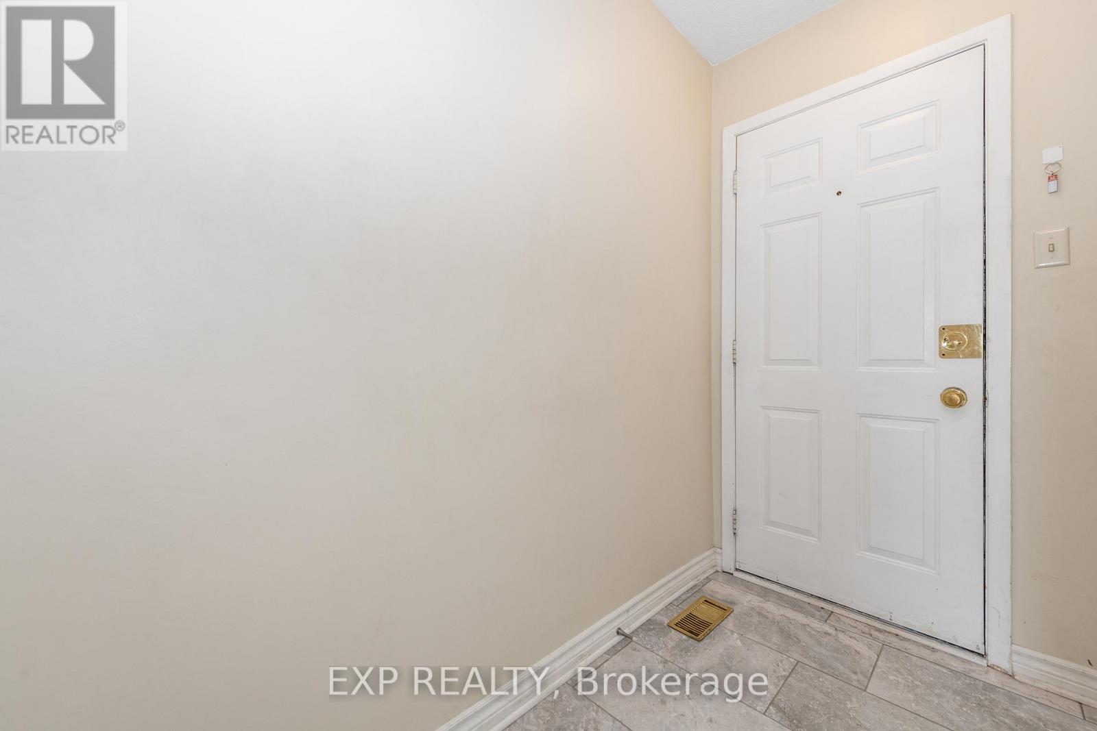 26 Mcdermot Court, Ottawa, Ontario  K2L 3V3 - Photo 4 - X12441593