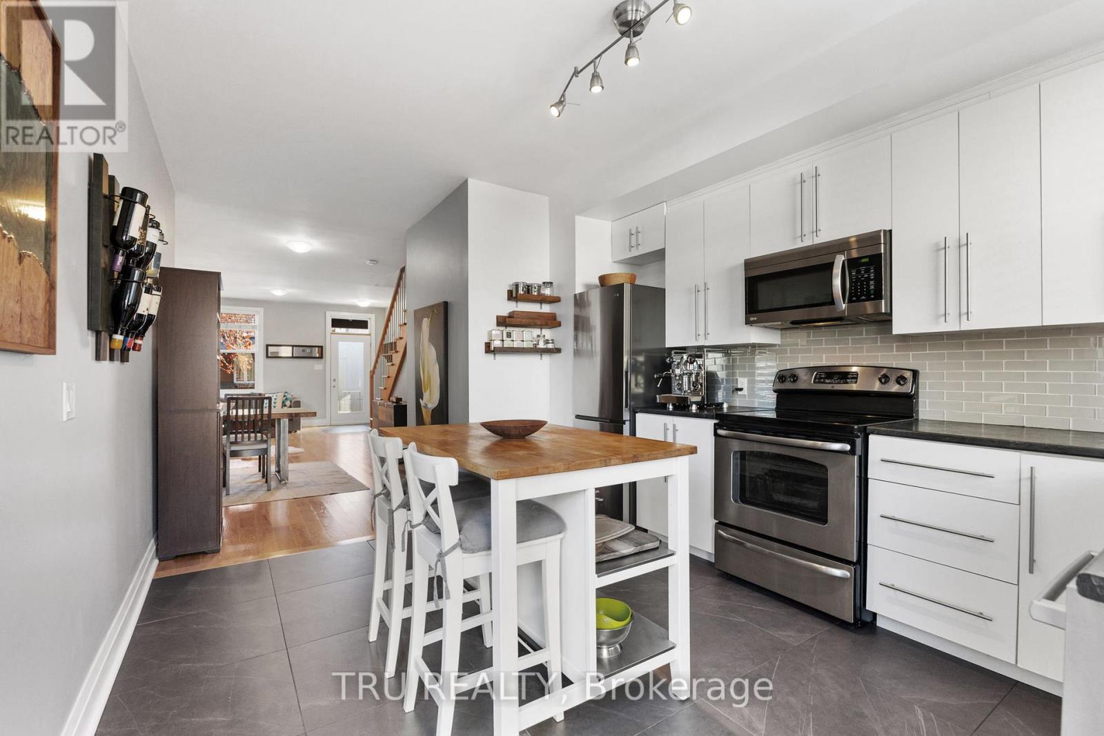 168 Arthur Street, Ottawa, Ontario  K1R 7C4 - Photo 10 - X12441605