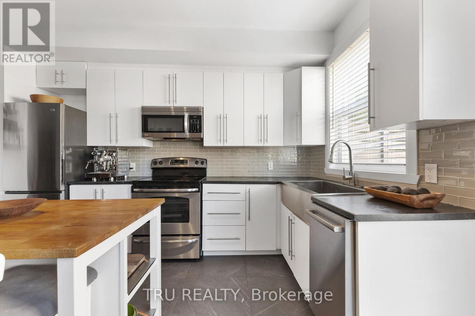 168 Arthur Street, Ottawa, Ontario  K1R 7C4 - Photo 11 - X12441605