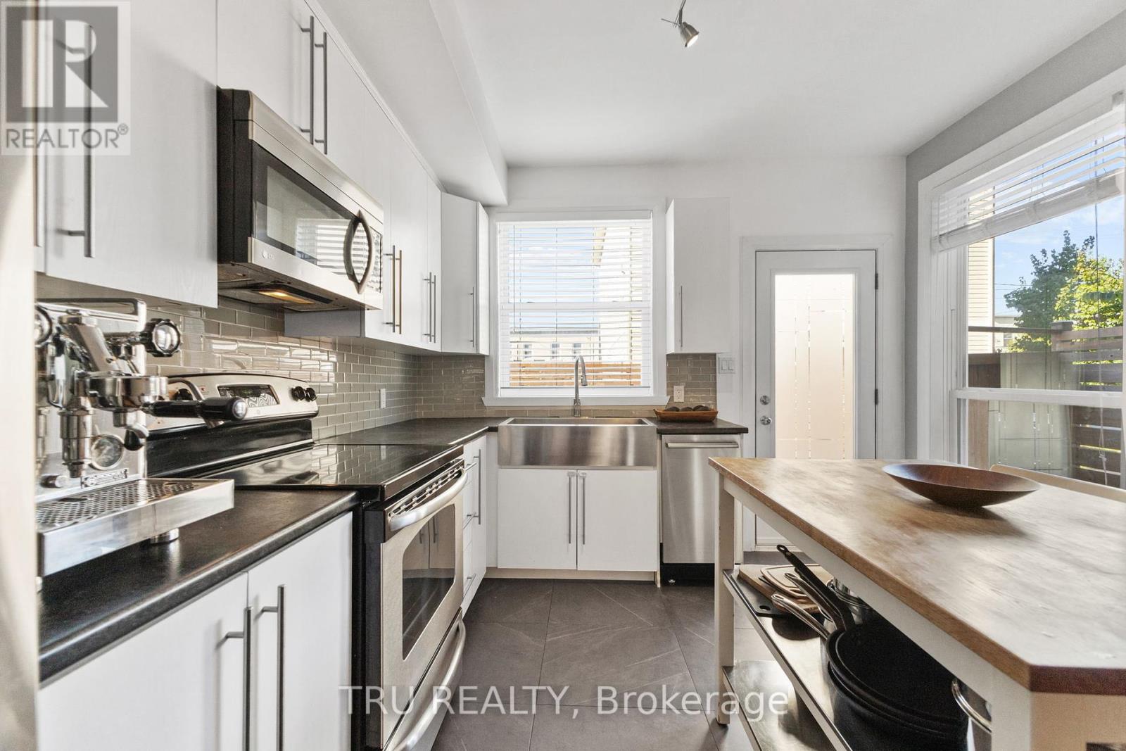 168 Arthur Street, Ottawa, Ontario  K1R 7C4 - Photo 12 - X12441605