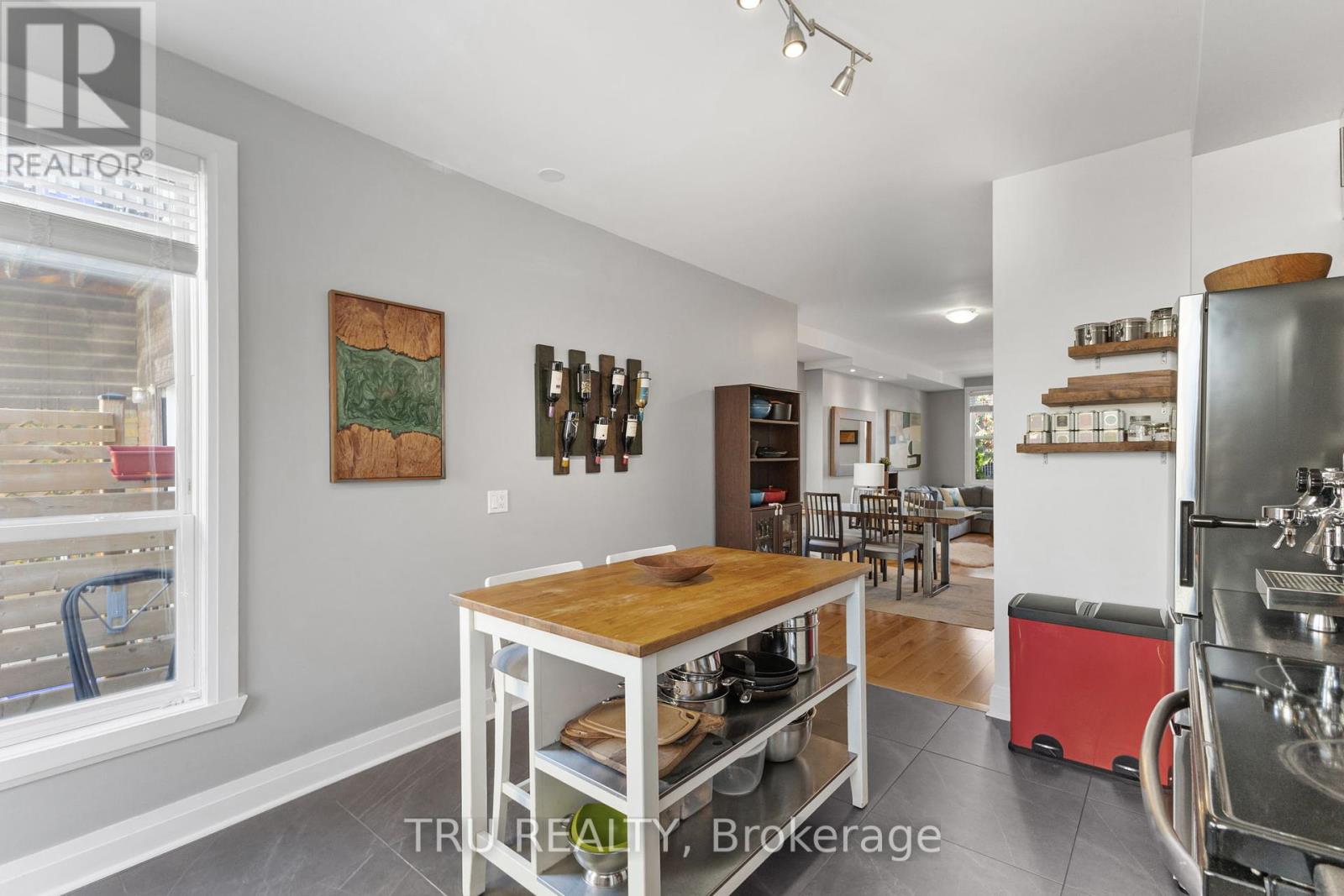 168 Arthur Street, Ottawa, Ontario  K1R 7C4 - Photo 13 - X12441605