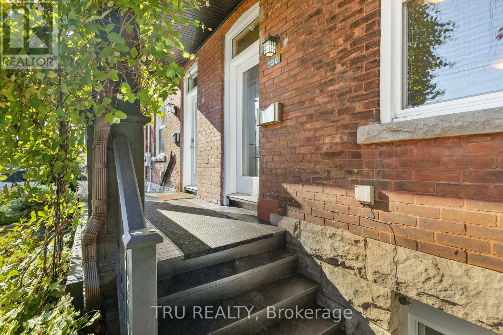 168 Arthur Street, Ottawa, Ontario  K1R 7C4 - Photo 2 - X12441605