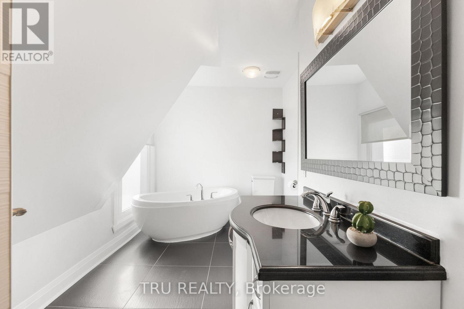 168 Arthur Street, Ottawa, Ontario  K1R 7C4 - Photo 33 - X12441605