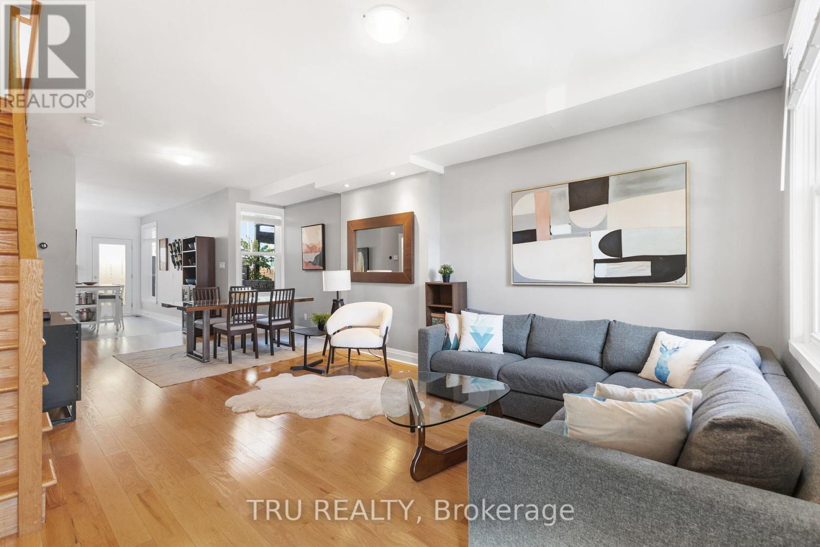 168 Arthur Street, Ottawa, Ontario  K1R 7C4 - Photo 4 - X12441605