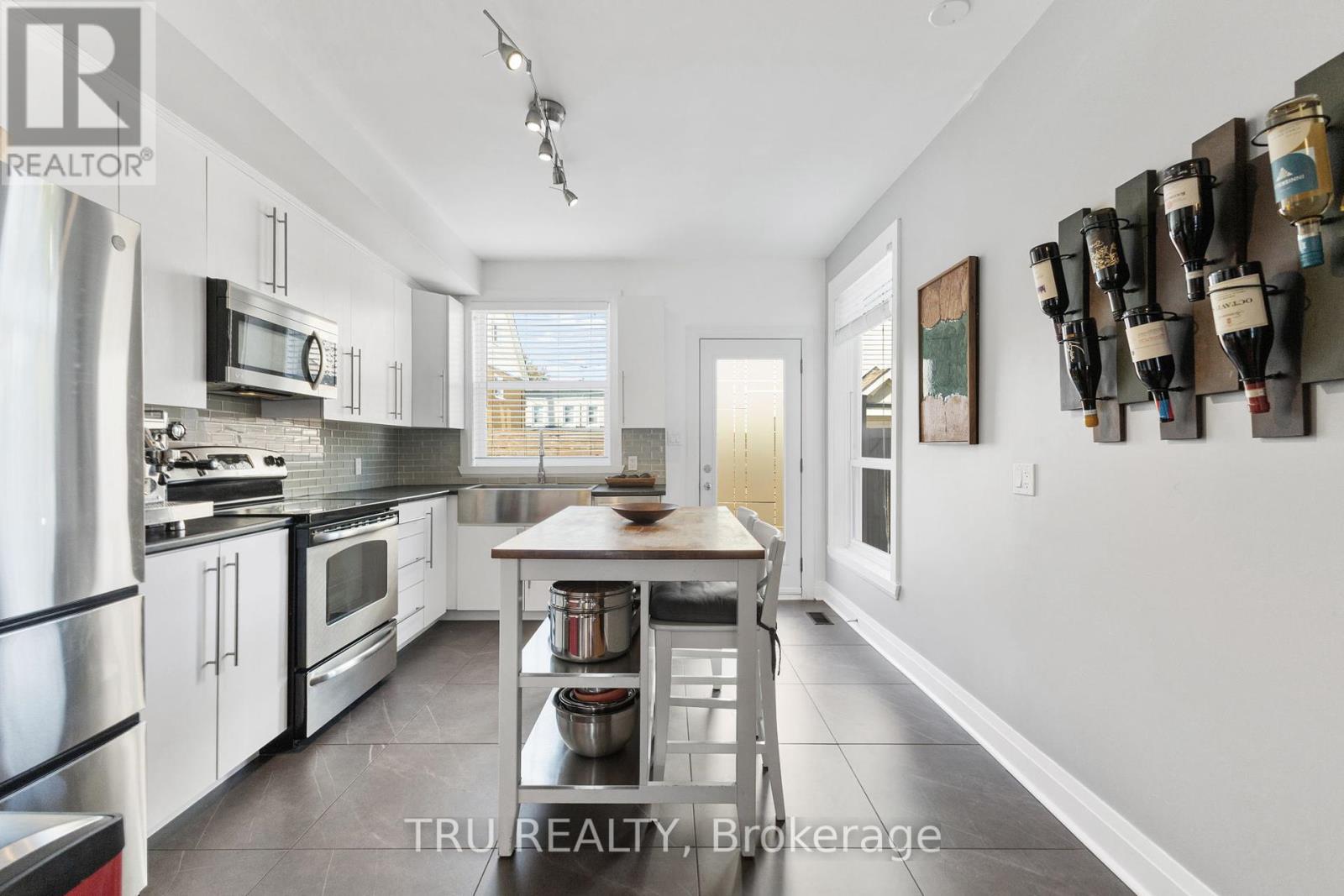 168 Arthur Street, Ottawa, Ontario  K1R 7C4 - Photo 8 - X12441605