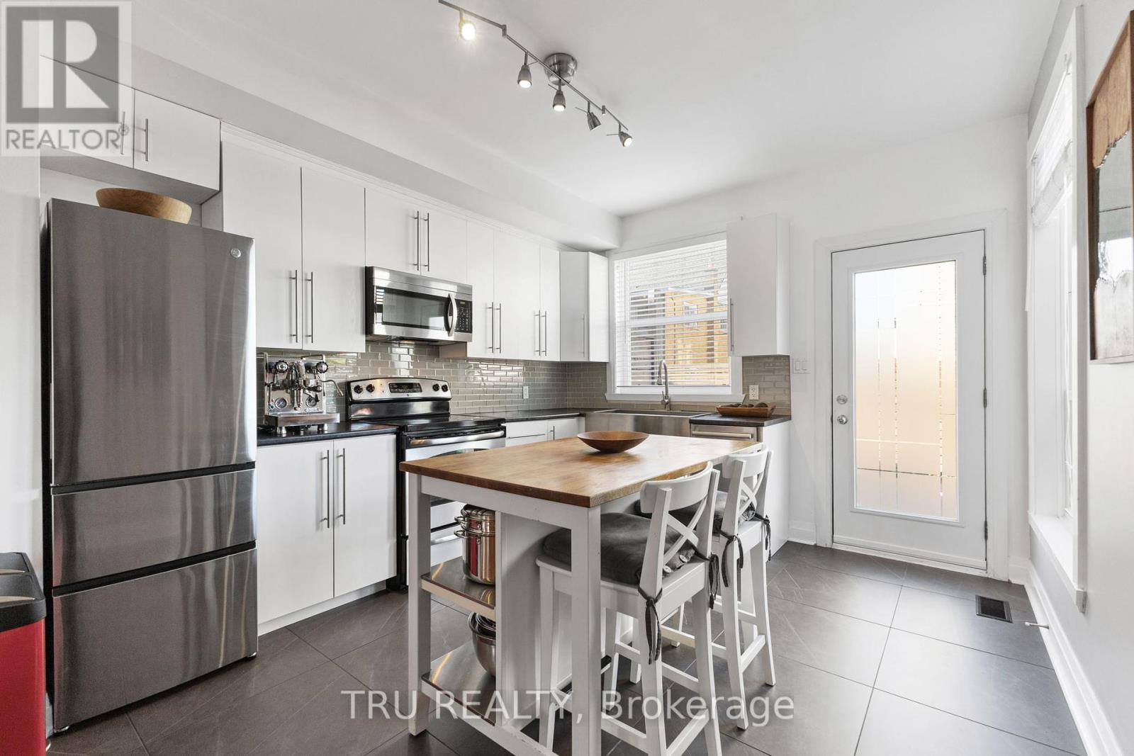 168 Arthur Street, Ottawa, Ontario  K1R 7C4 - Photo 9 - X12441605