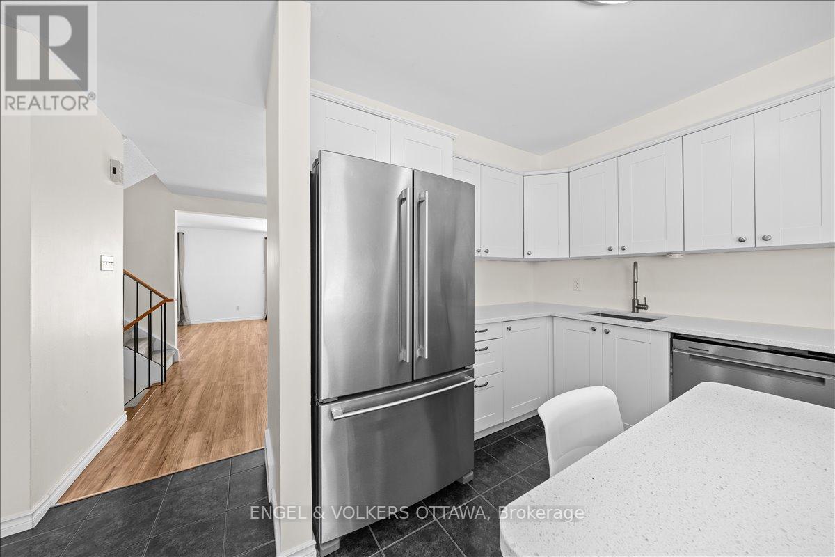 713 Malibu Terrace, Ottawa, Ontario  K2C 3T9 - Photo 10 - X12441615