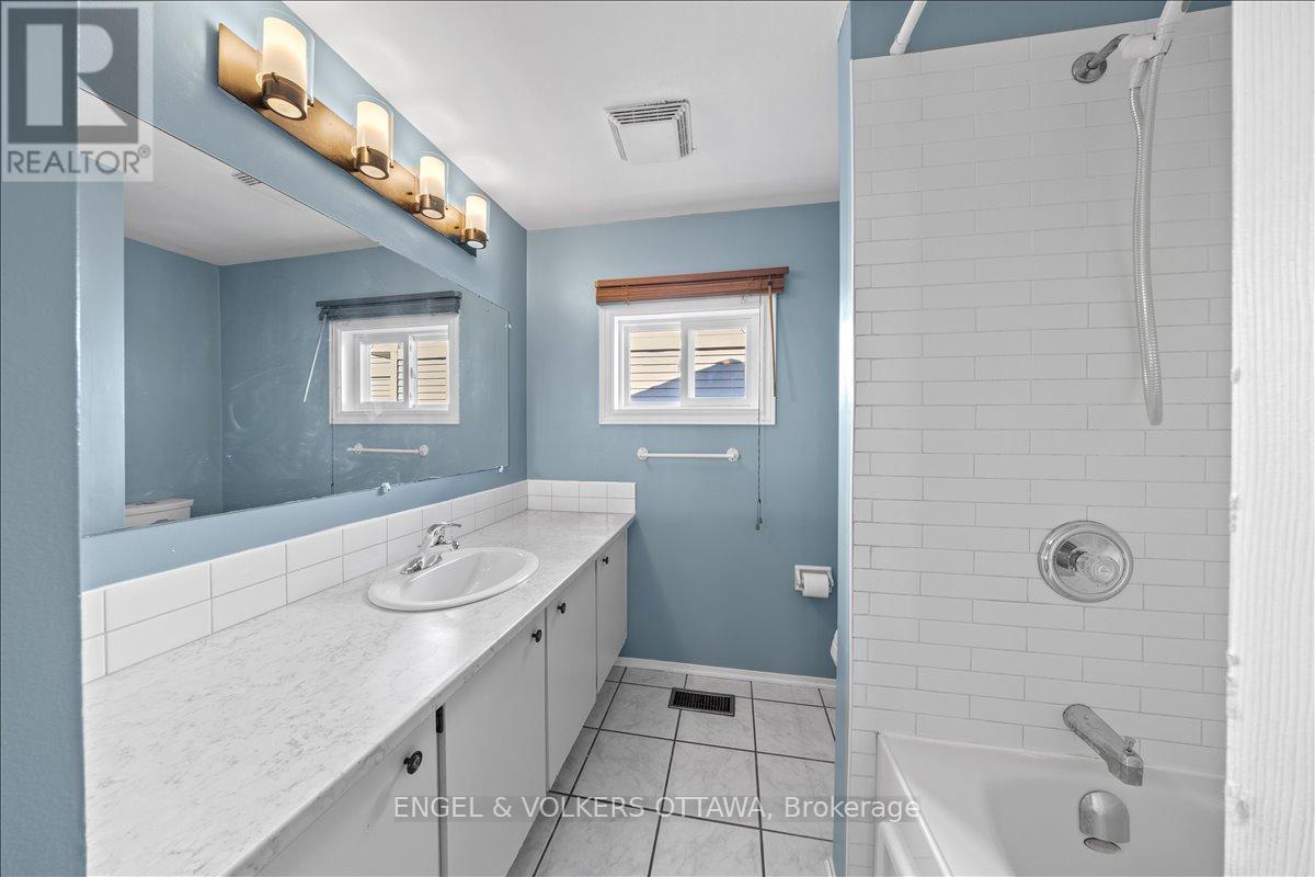 713 Malibu Terrace, Ottawa, Ontario  K2C 3T9 - Photo 21 - X12441615