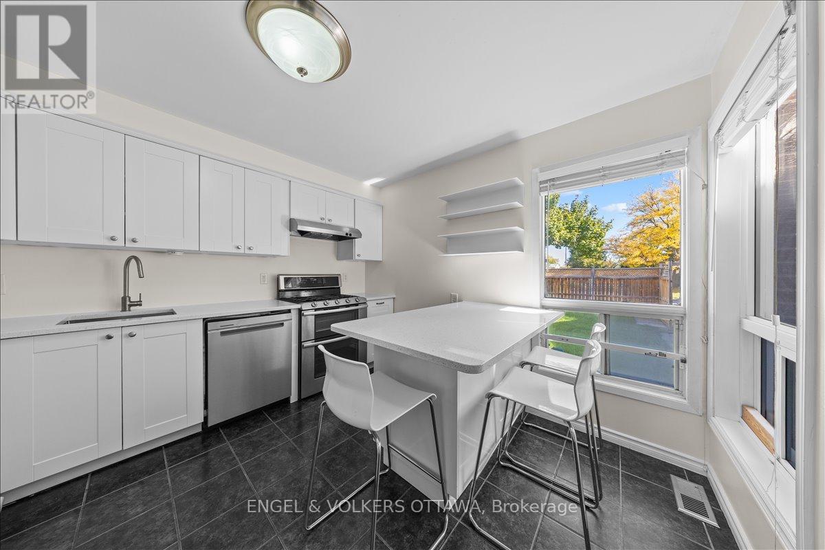 713 Malibu Terrace, Ottawa, Ontario  K2C 3T9 - Photo 6 - X12441615