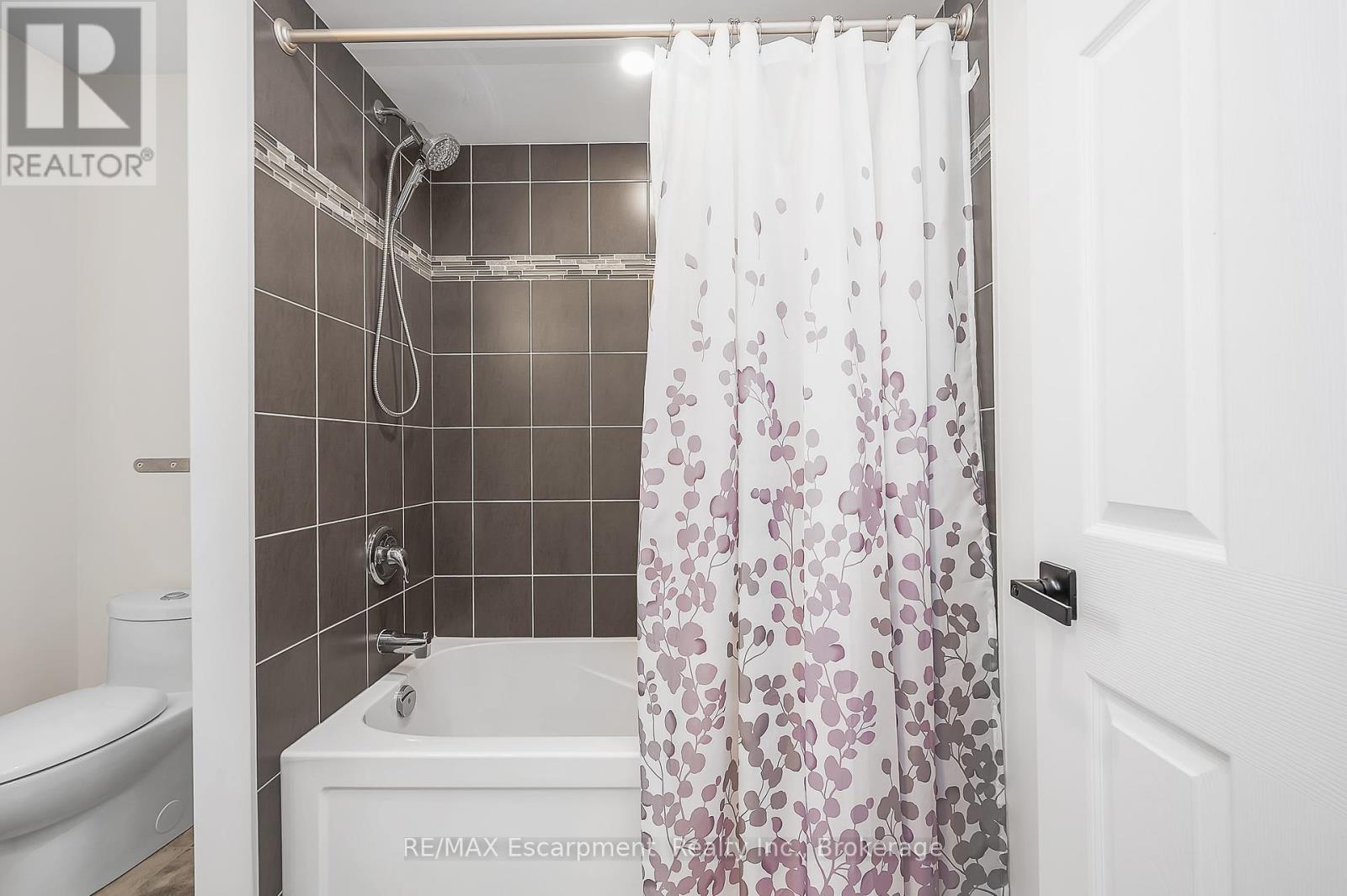 23 Howard Marshall Street, North Dumfries, Ontario  N0B 1E0 - Photo 28 - X12441584
