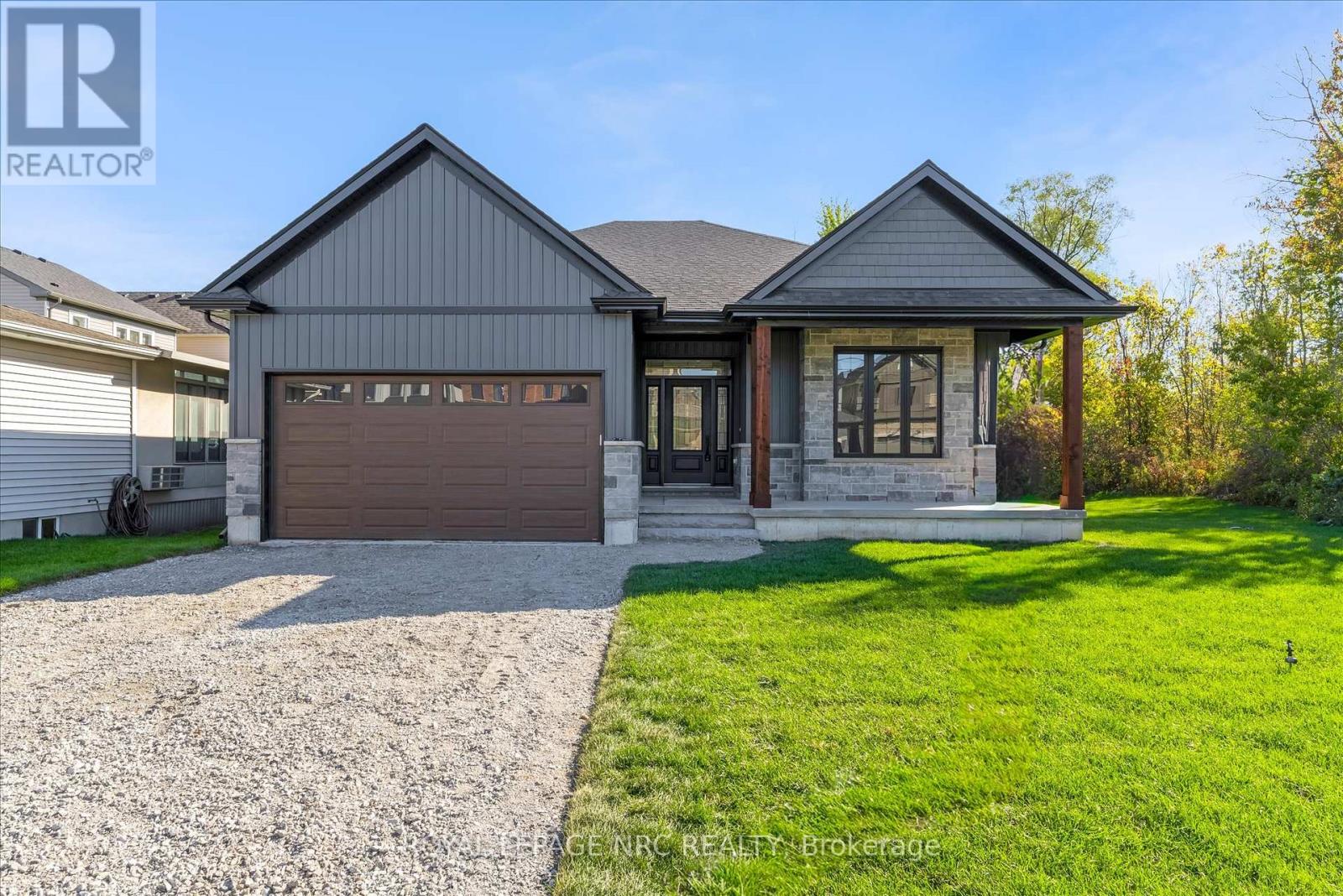 207 Forks Road, Welland (Dain City), Ontario  L3B 6C5 - Photo 1 - X12441544