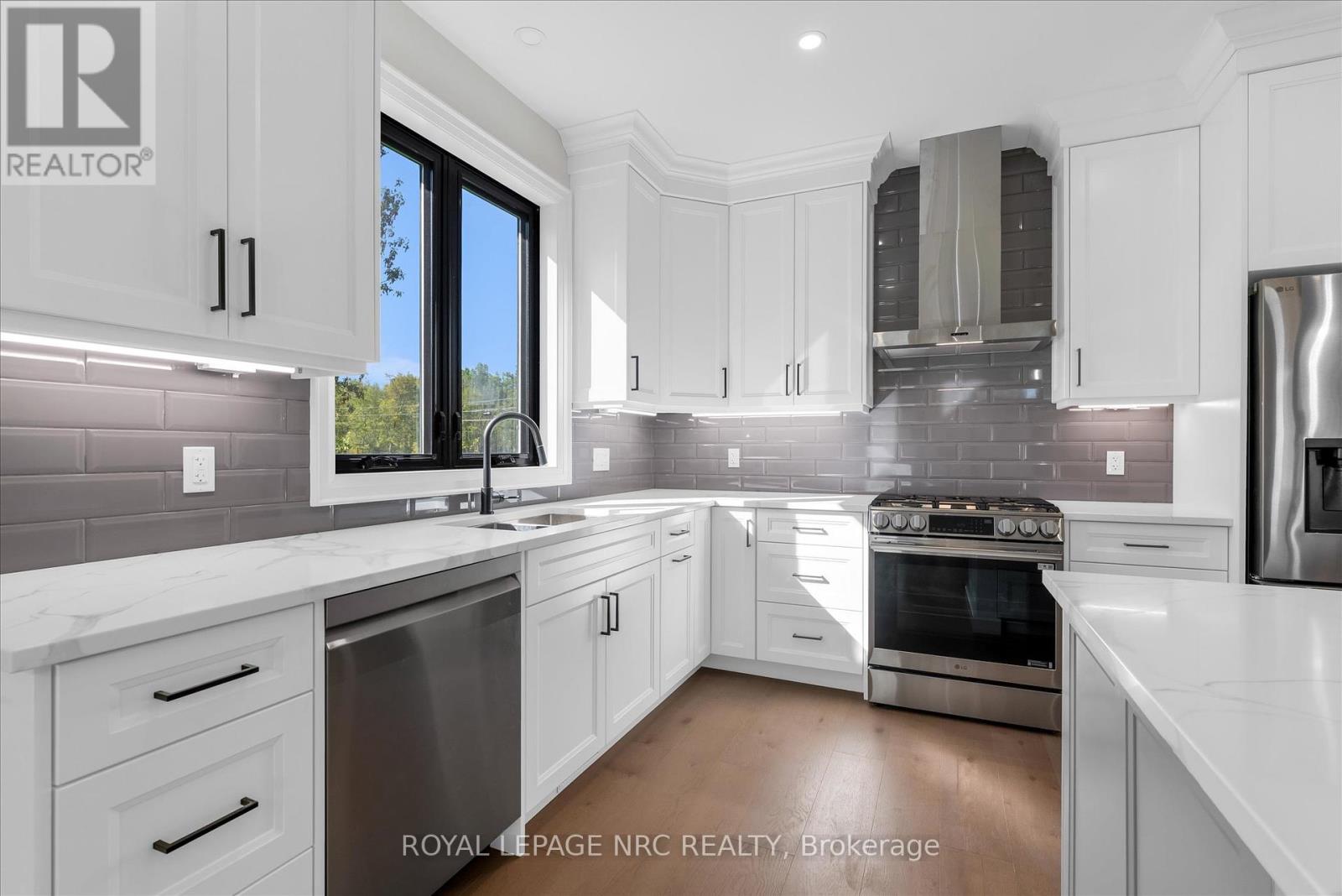 207 Forks Road, Welland (Dain City), Ontario  L3B 6C5 - Photo 14 - X12441544
