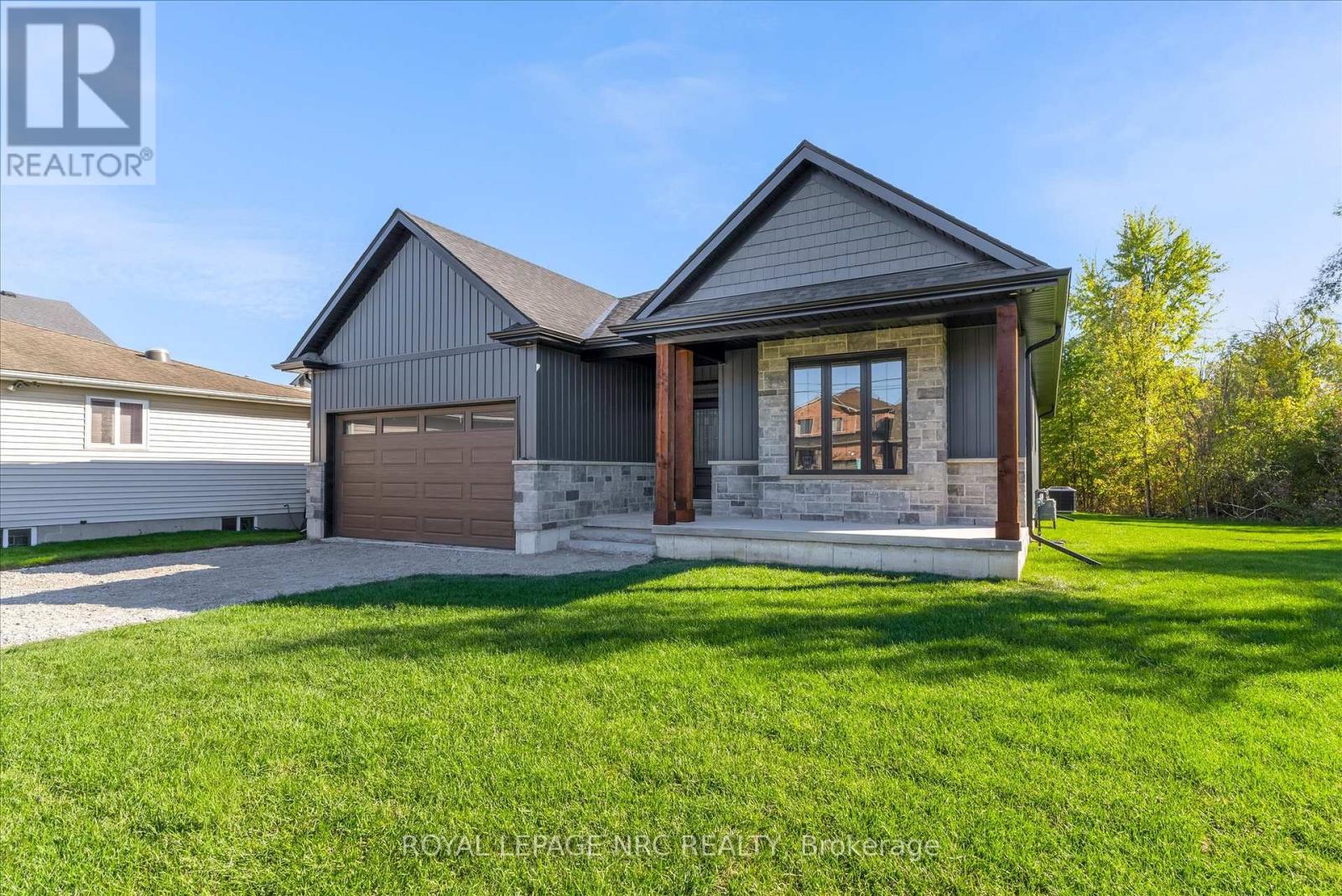 207 Forks Road, Welland (Dain City), Ontario  L3B 6C5 - Photo 2 - X12441544