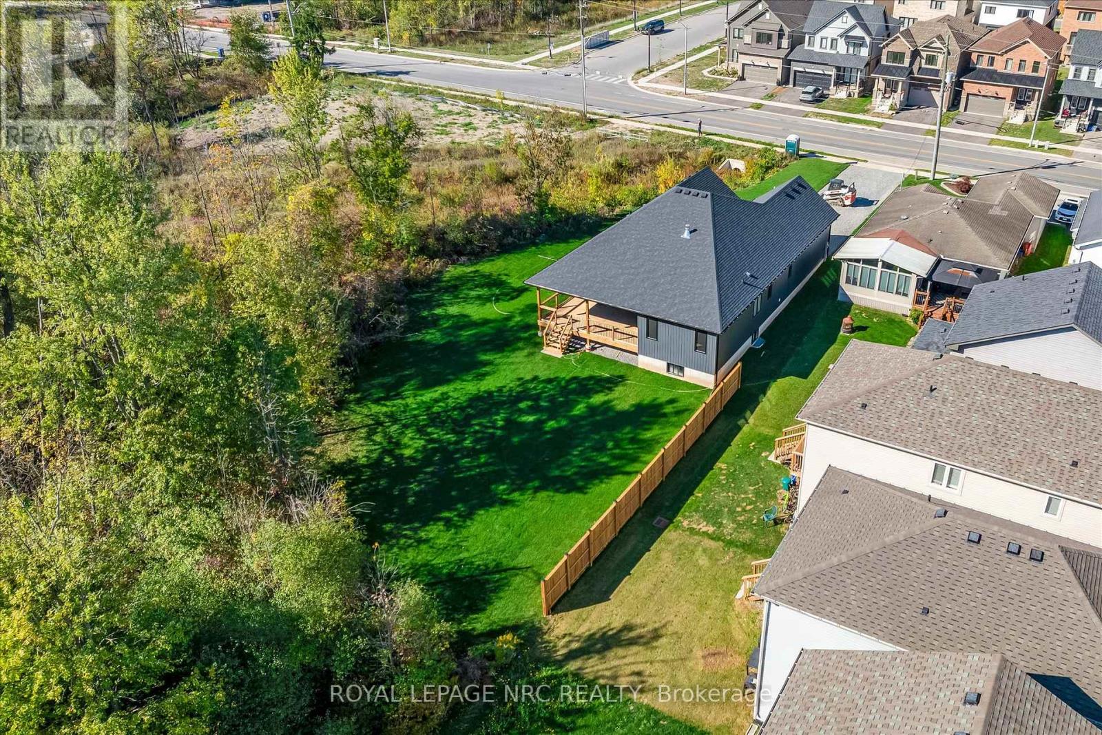 207 Forks Road, Welland (Dain City), Ontario  L3B 6C5 - Photo 5 - X12441544