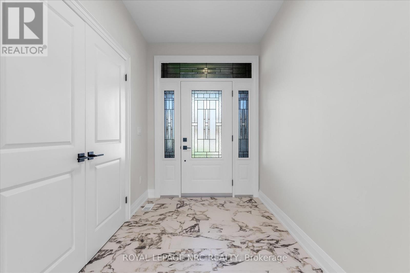 207 Forks Road, Welland (Dain City), Ontario  L3B 6C5 - Photo 8 - X12441544