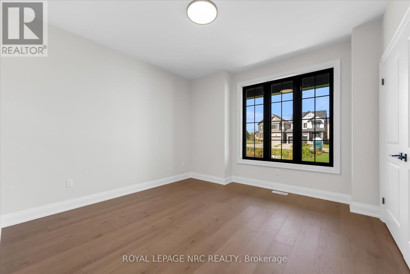 207 Forks Road, Welland (Dain City), Ontario  L3B 6C5 - Photo 9 - X12441544