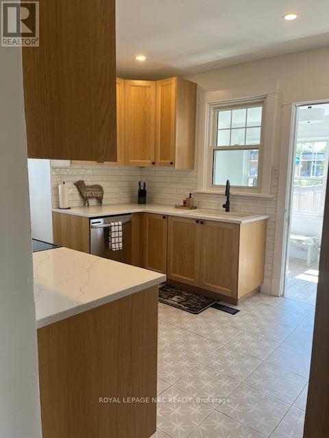5706 King Street, Lincoln (Beamsville), Ontario  L0R 1B3 - Photo 11 - X12441546
